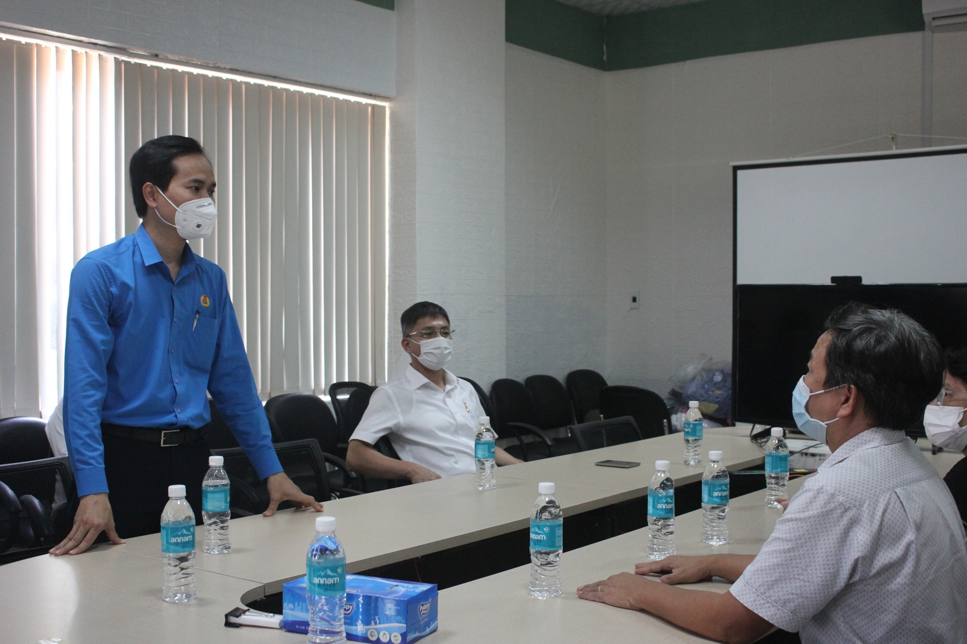 Đà Nẵng: Ấm áp những phần quà cho công nhân khó khăn tại KCN An Đồn