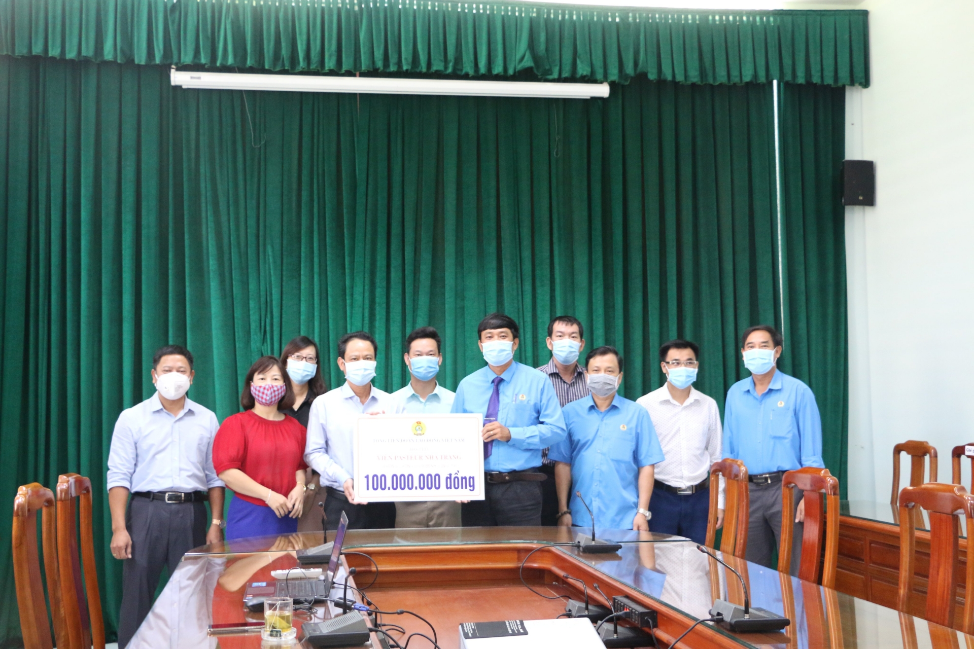 “Mong muốn của người dân lúc này chính là các chiến sĩ y tế khỏe mạnh”