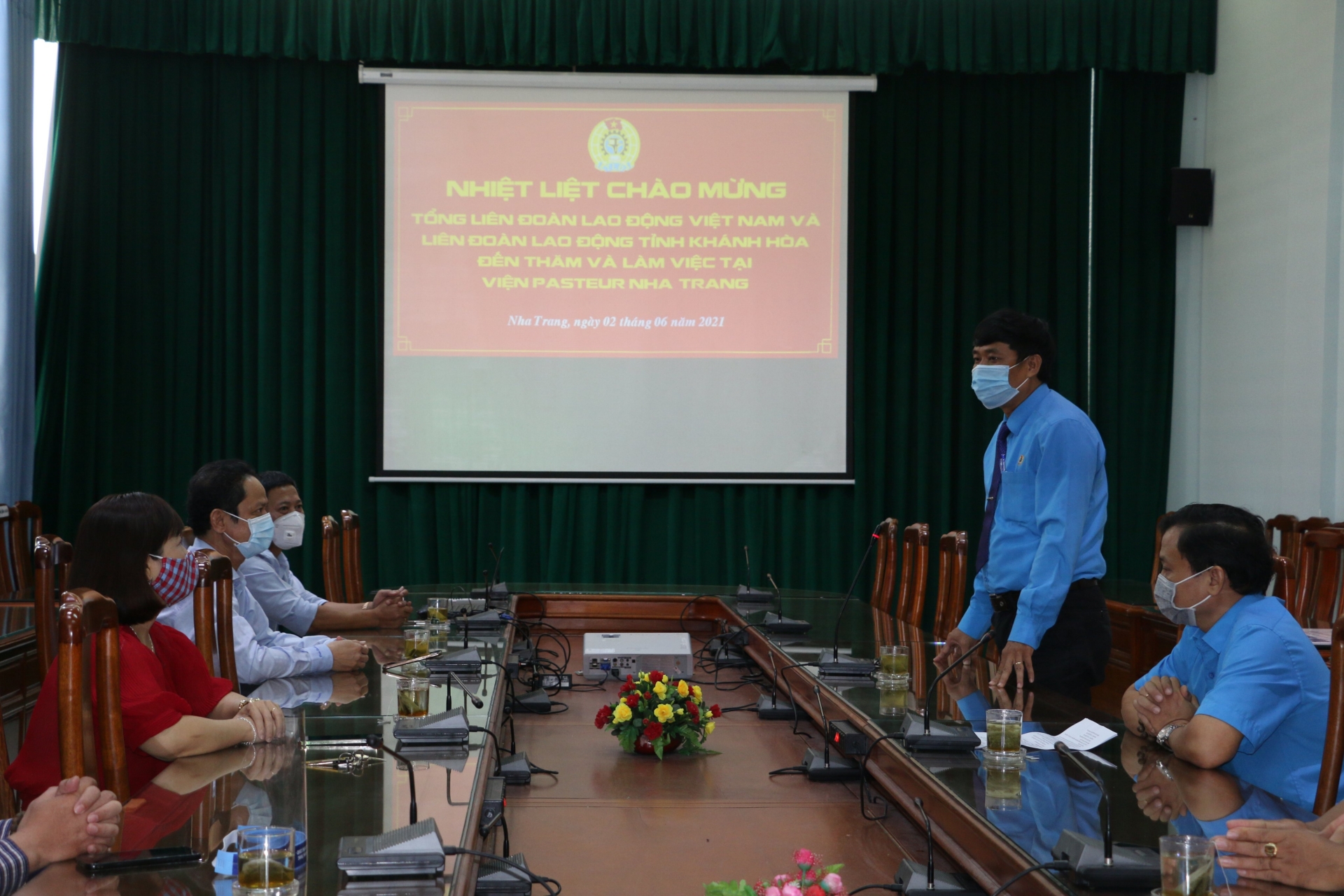 “Mong muốn của người dân lúc này chính là các chiến sĩ y tế khỏe mạnh”