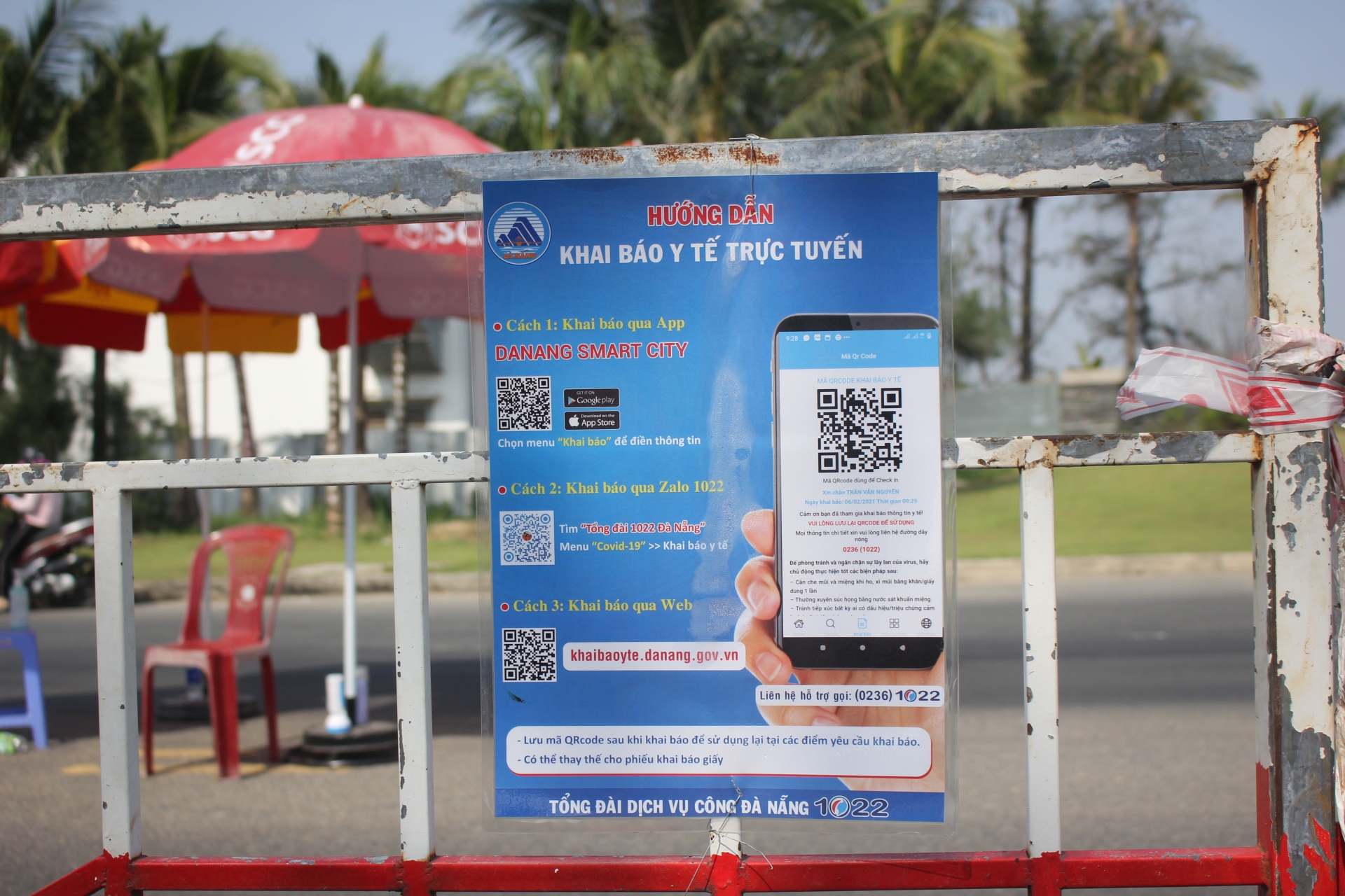 Căng mình kiểm soát dịch trên tuyến đường đông công nhân Căng mình kiểm soát dịch trên tuyến đường đông công nhân