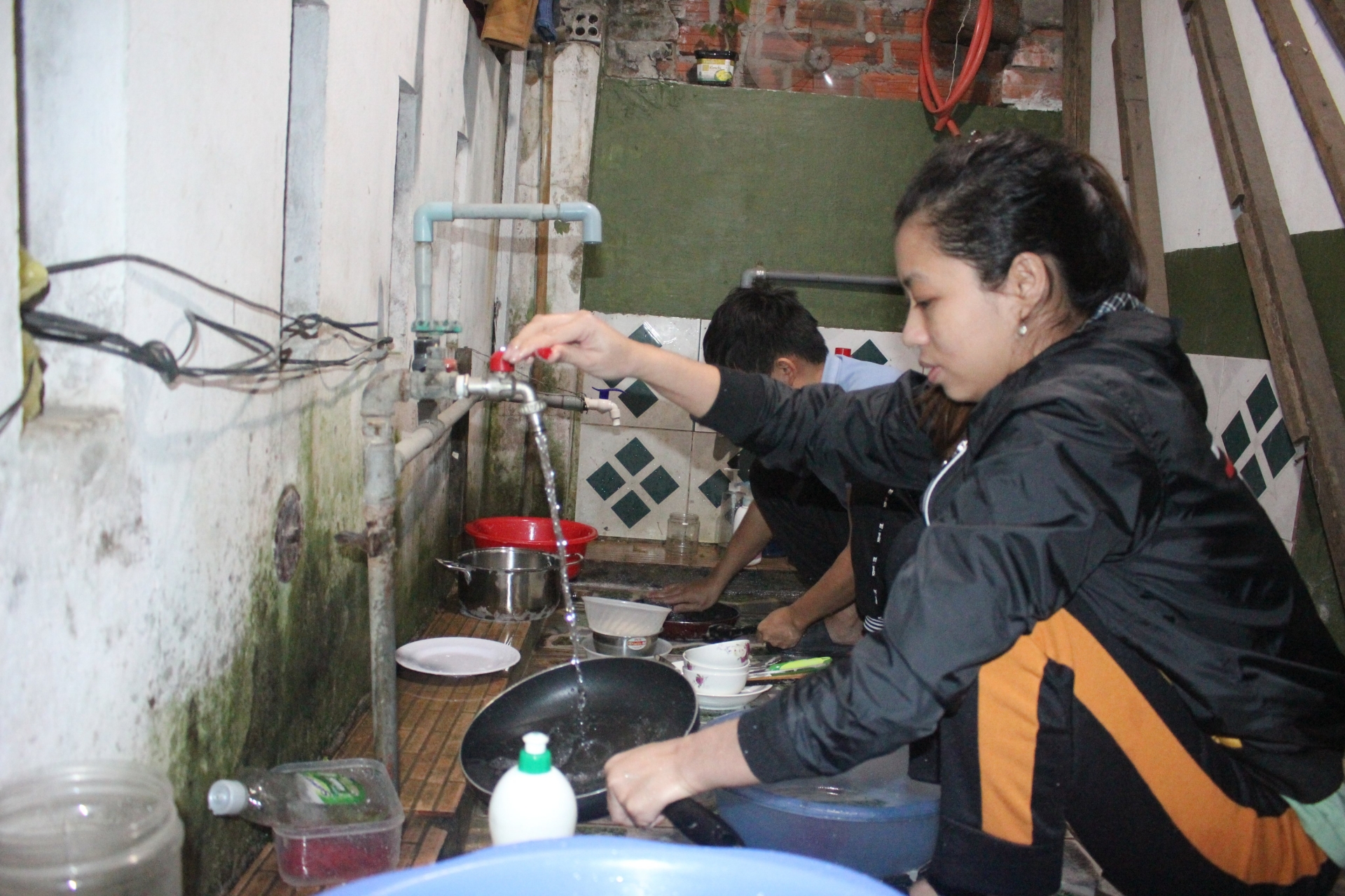 Vợ chồng trẻ trong nỗi buồn thời Covid-19 Vợ chồng trẻ trong nỗi buồn thời Covid-19