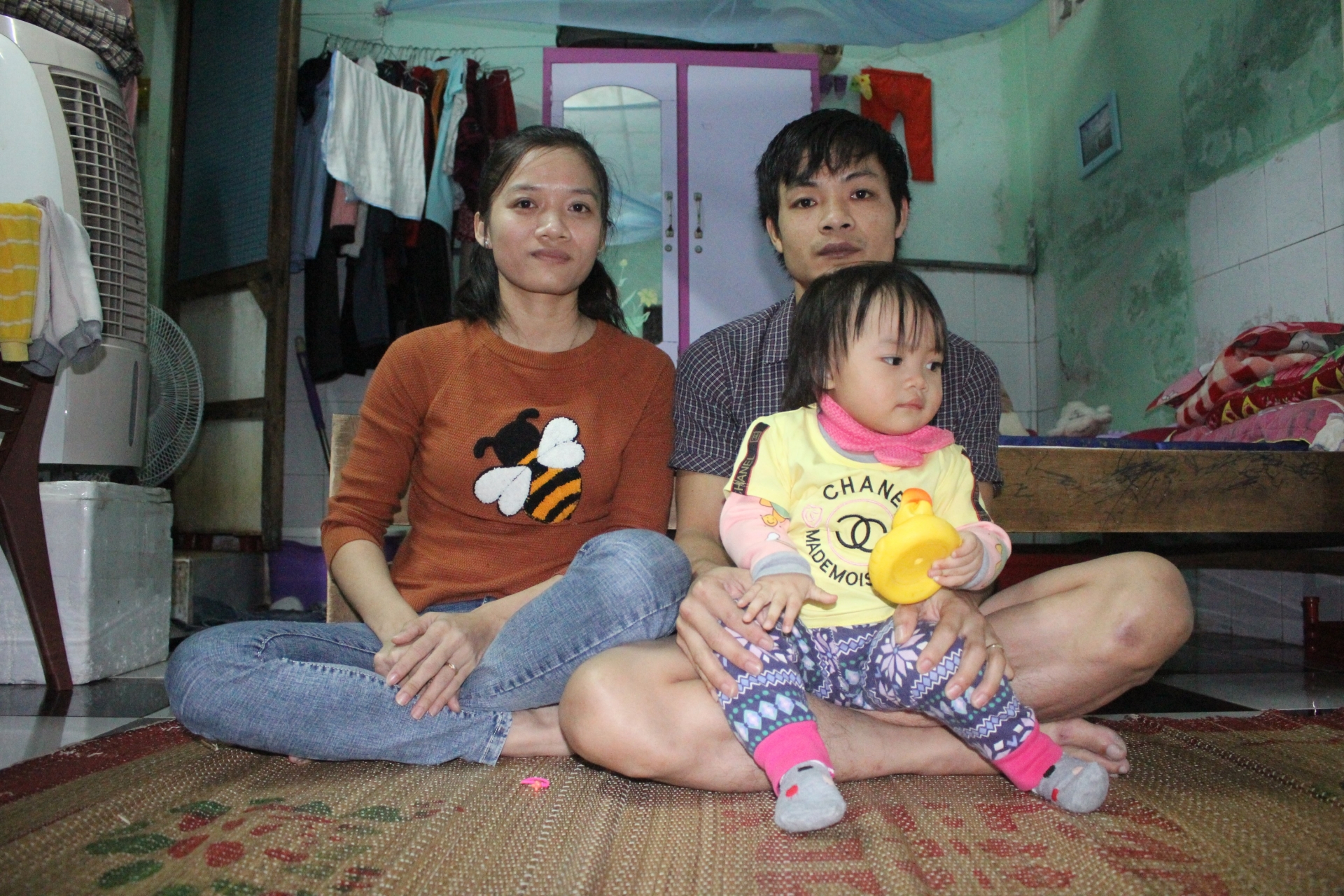 Vợ chồng trẻ trong nỗi buồn thời Covid-19 Vợ chồng trẻ trong nỗi buồn thời Covid-19