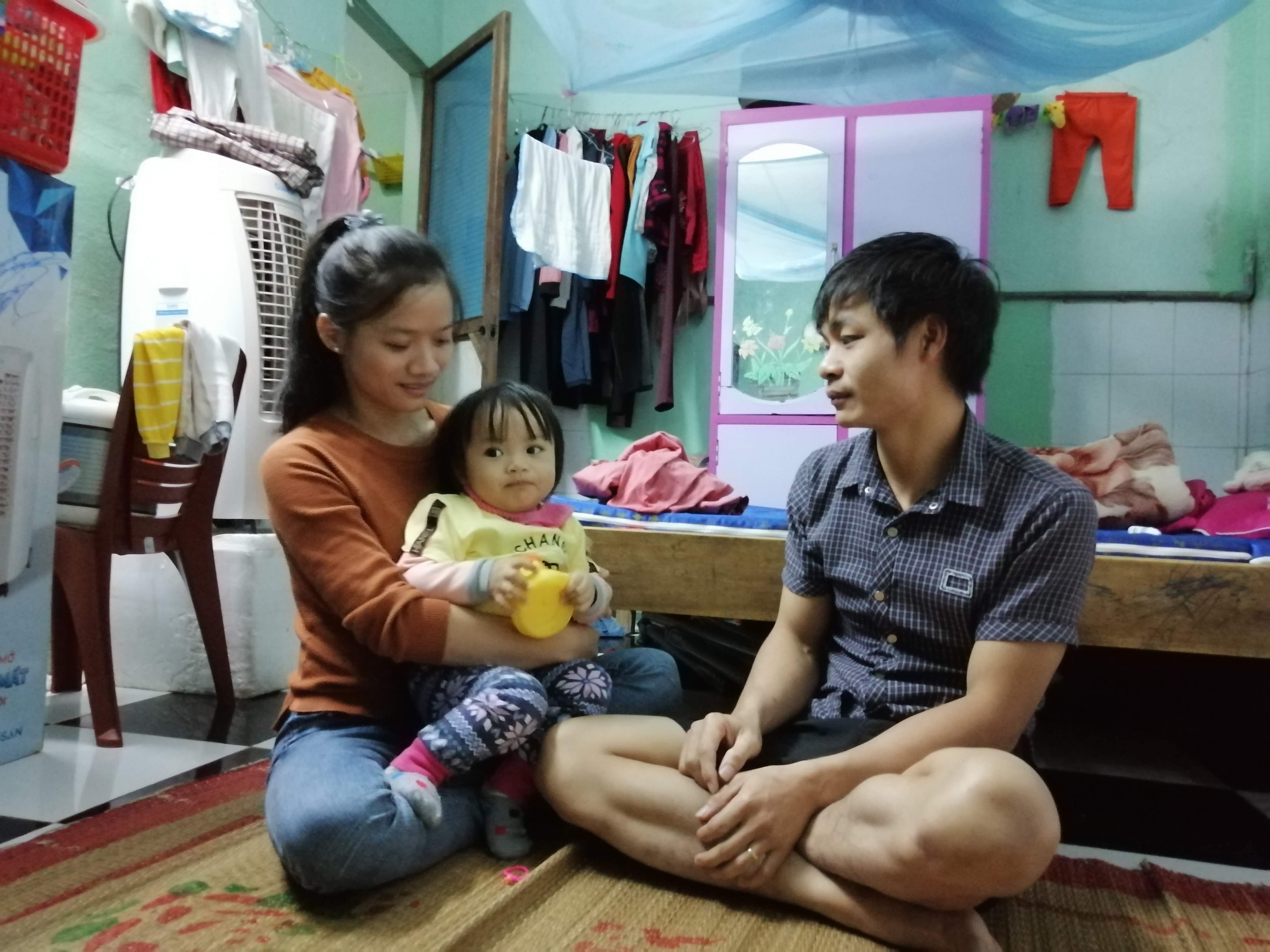 Vợ chồng trẻ trong nỗi buồn thời Covid-19 Vợ chồng trẻ trong nỗi buồn thời Covid-19