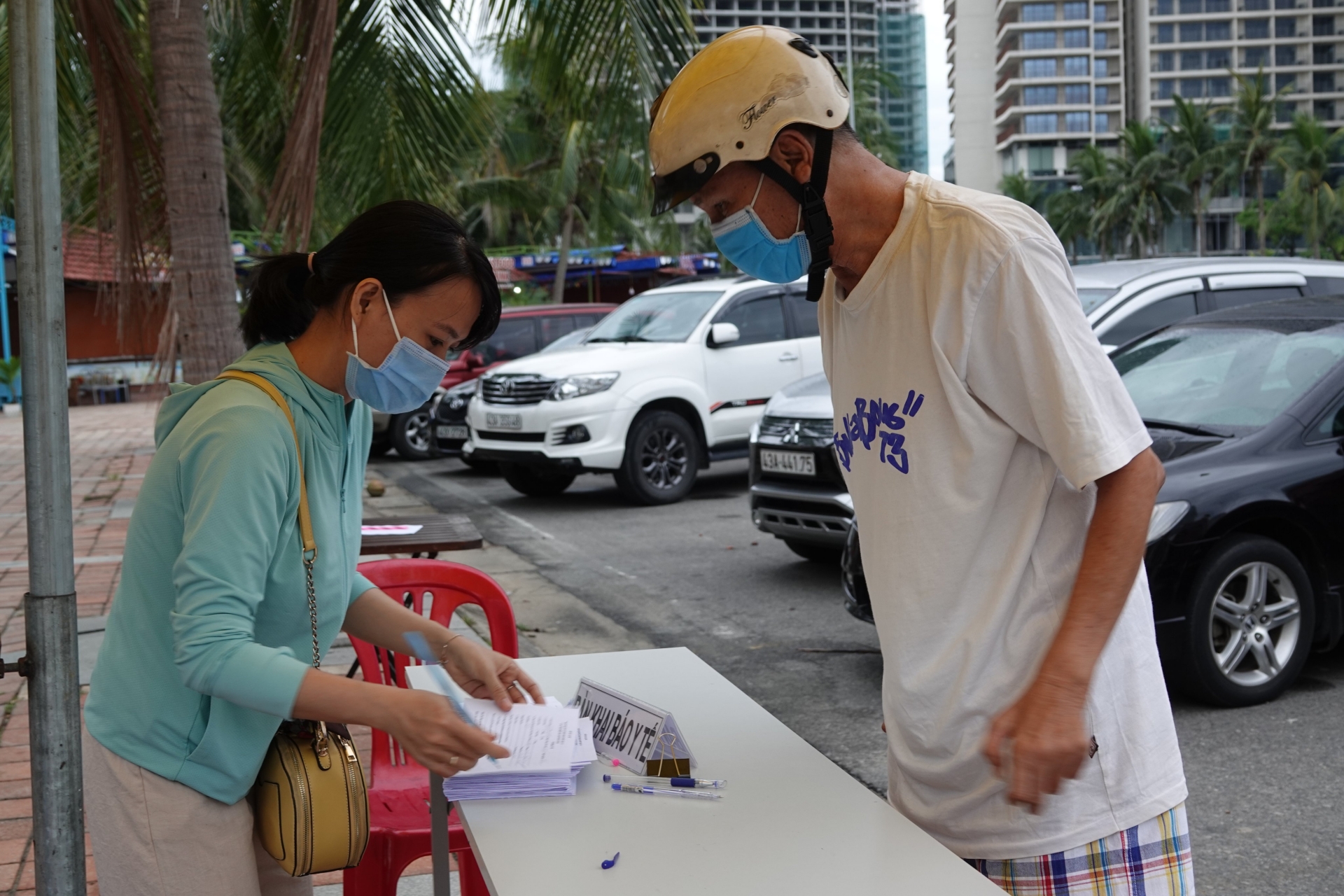 Đà Nẵng nới lỏng giãn cách: “Ly cà phê sáng nay ngon đến lạ lùng” Đà Nẵng nới lỏng giãn cách: “Ly cà phê sáng nay ngon đến lạ lùng”