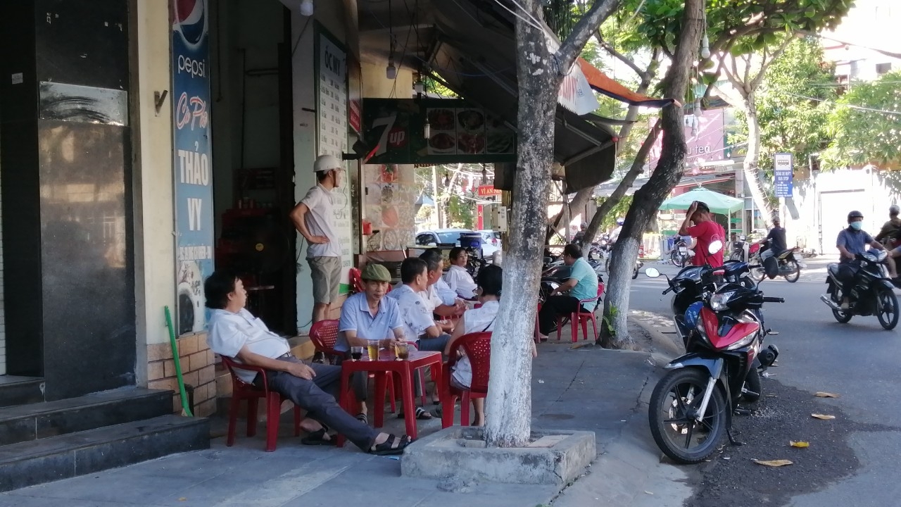 Đà Nẵng nới lỏng giãn cách: “Ly cà phê sáng nay ngon đến lạ lùng” Đà Nẵng nới lỏng giãn cách: “Ly cà phê sáng nay ngon đến lạ lùng”