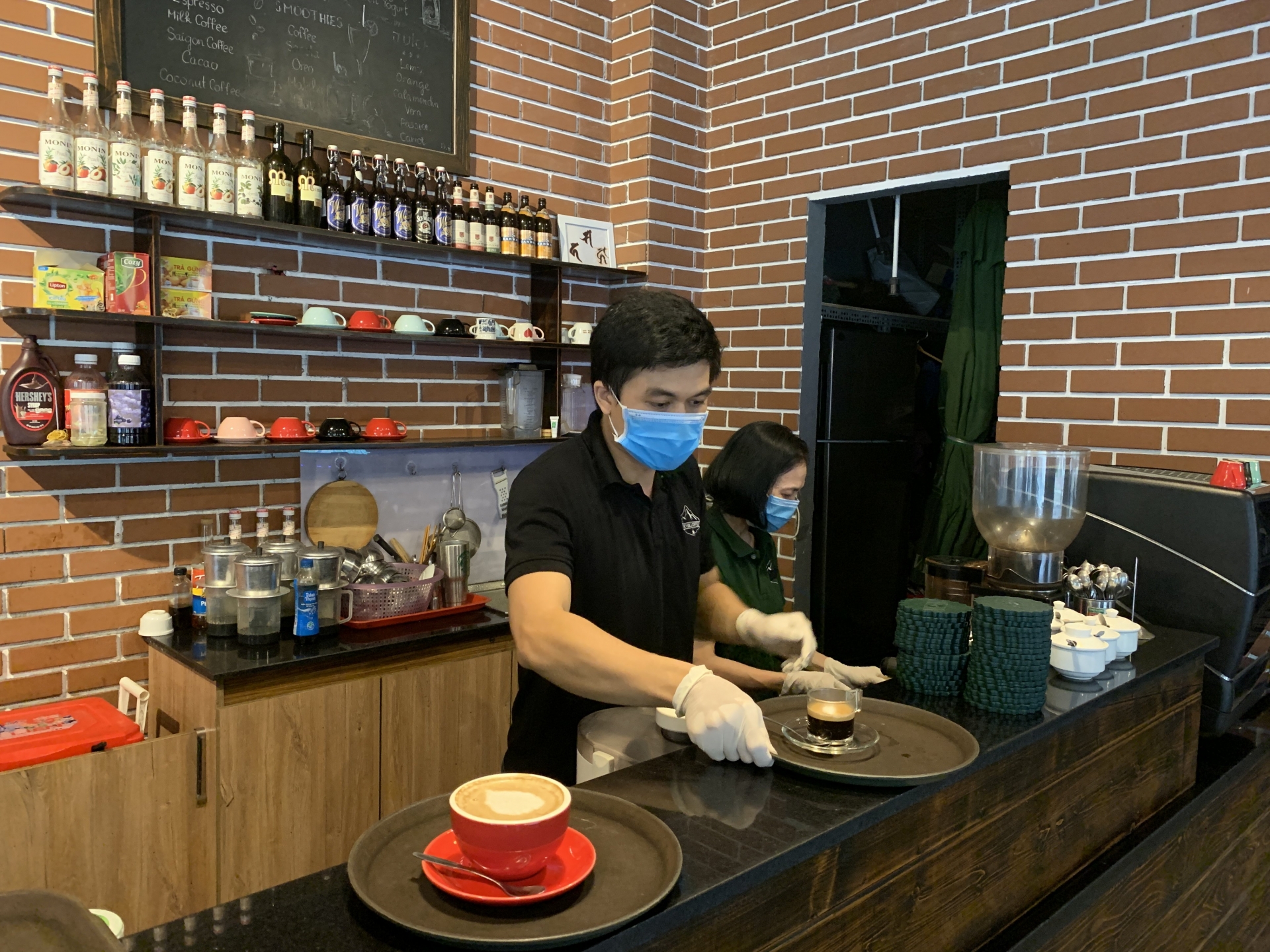 Đà Nẵng nới lỏng giãn cách: “Ly cà phê sáng nay ngon đến lạ lùng” Đà Nẵng nới lỏng giãn cách: “Ly cà phê sáng nay ngon đến lạ lùng”