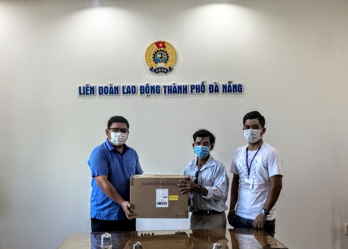 Đà Nẵng: Tặng gần 200 ngàn khẩu trang đồng lòng cùng chống dịch Đà Nẵng: Tặng gần 200 ngàn khẩu trang đồng lòng cùng chống dịch