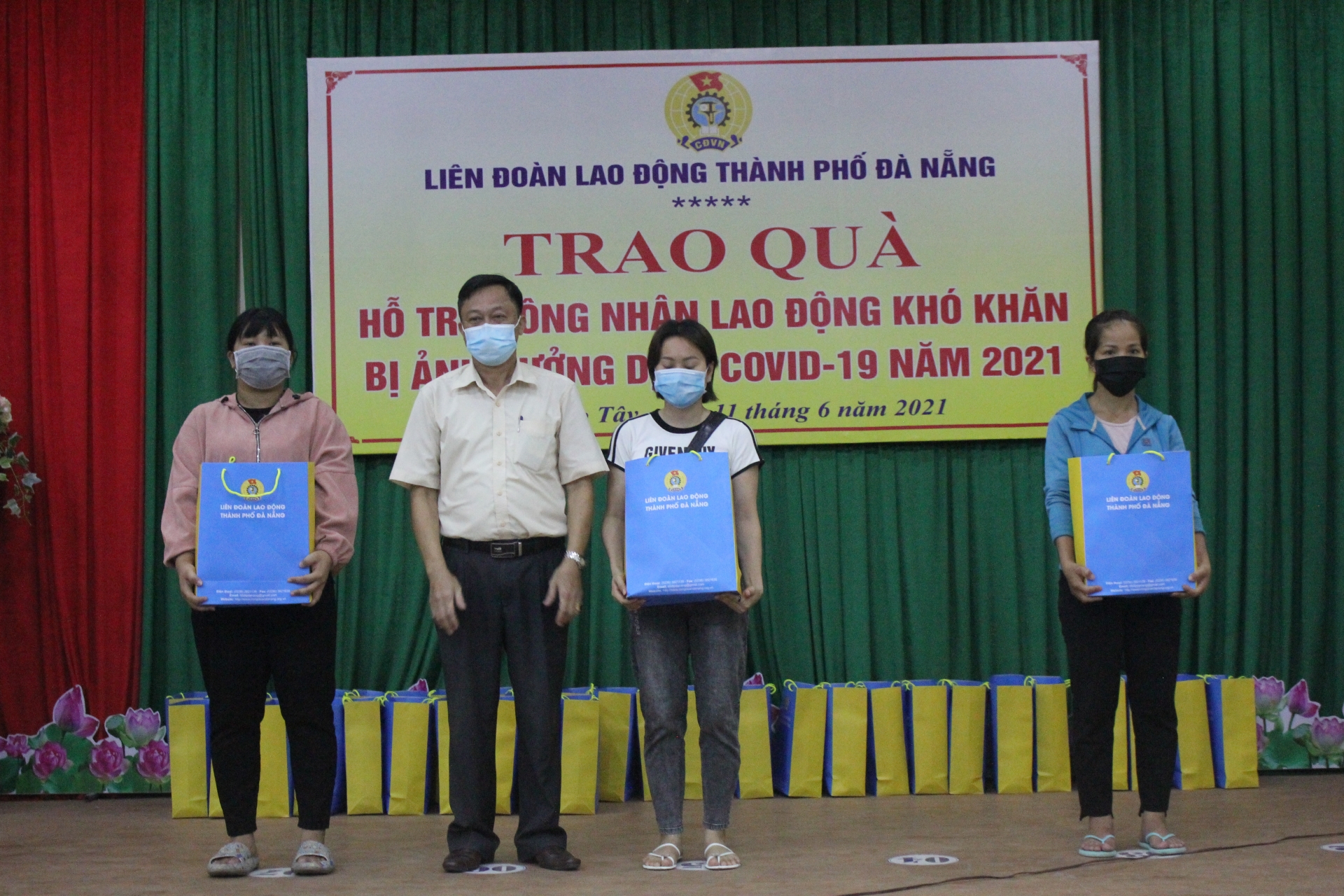 200 suất hỗ trợ cho lao động khó khăn tại các Tổ công nhân tự quản quận Cẩm Lệ 200 suất hỗ trợ cho lao động khó khăn tại các Tổ công nhân tự quản quận Cẩm Lệ