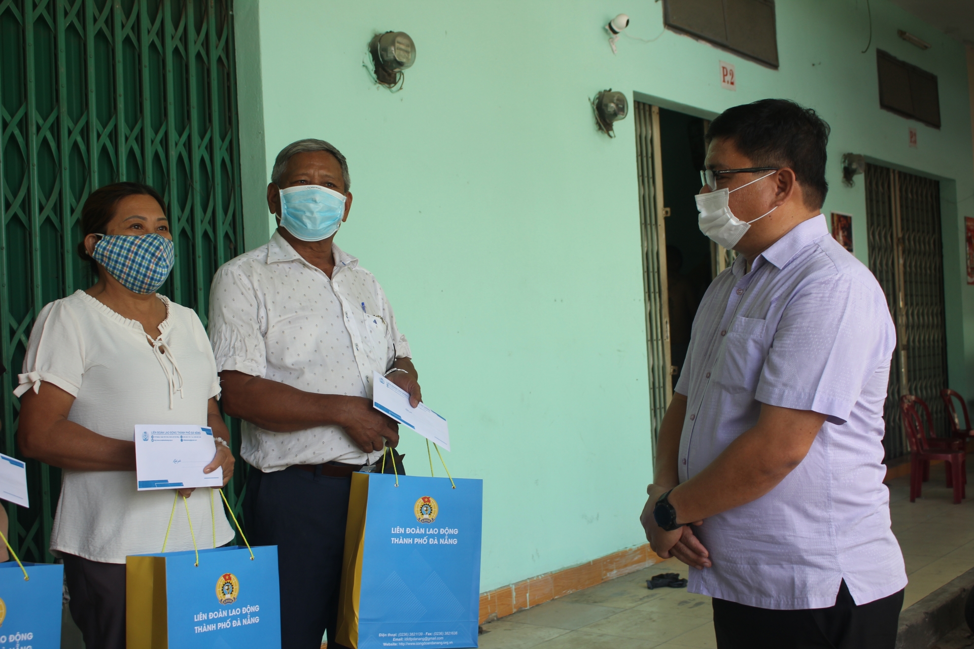 Thăm, tặng quà Ban điều hành Tổ công nhân tự quản khu nhà trọ Sơn Trà và Cẩm Lệ