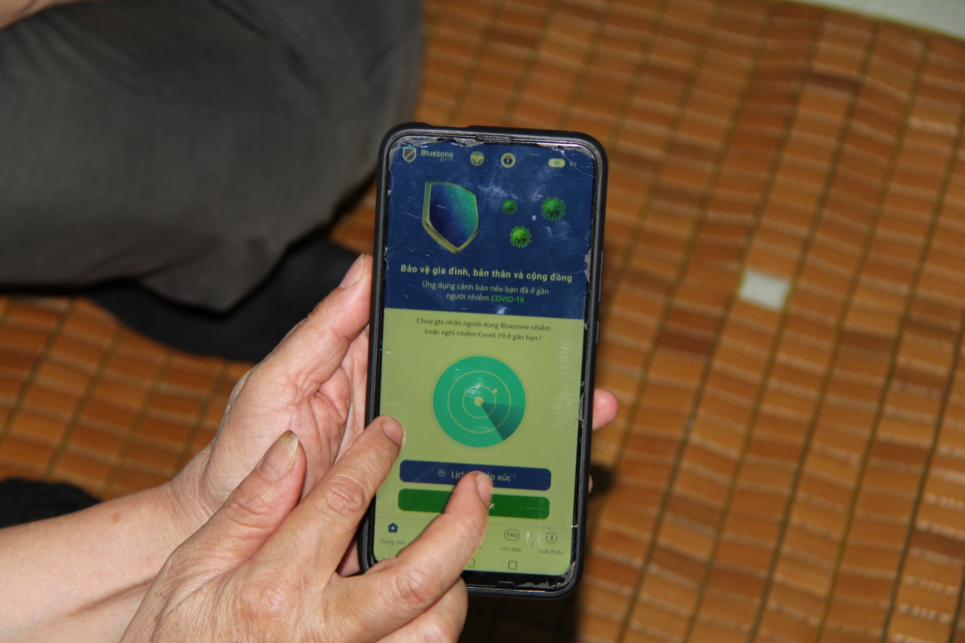 Tổ công nhân tự quản thực hiện nghiêm công tác phòng dịch tại khu nhà trọ