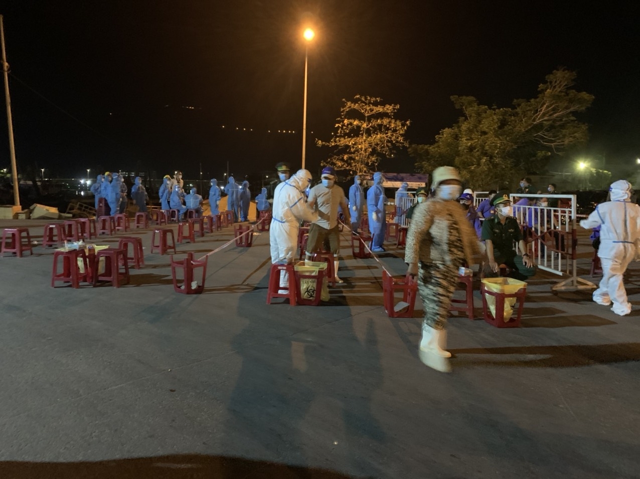 Cảng cá lớn nhất Đà Nẵng tạm dừng hoạt động do liên quan đến ca Covid-19 tại Quảng Ngãi Cảng cá lớn nhất Đà Nẵng tạm dừng hoạt động do liên quan đến ca Covid-19 tại Quảng Ngãi