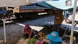 hang chuc van mat hang nhap lau gia tai lao cai bi thu giu