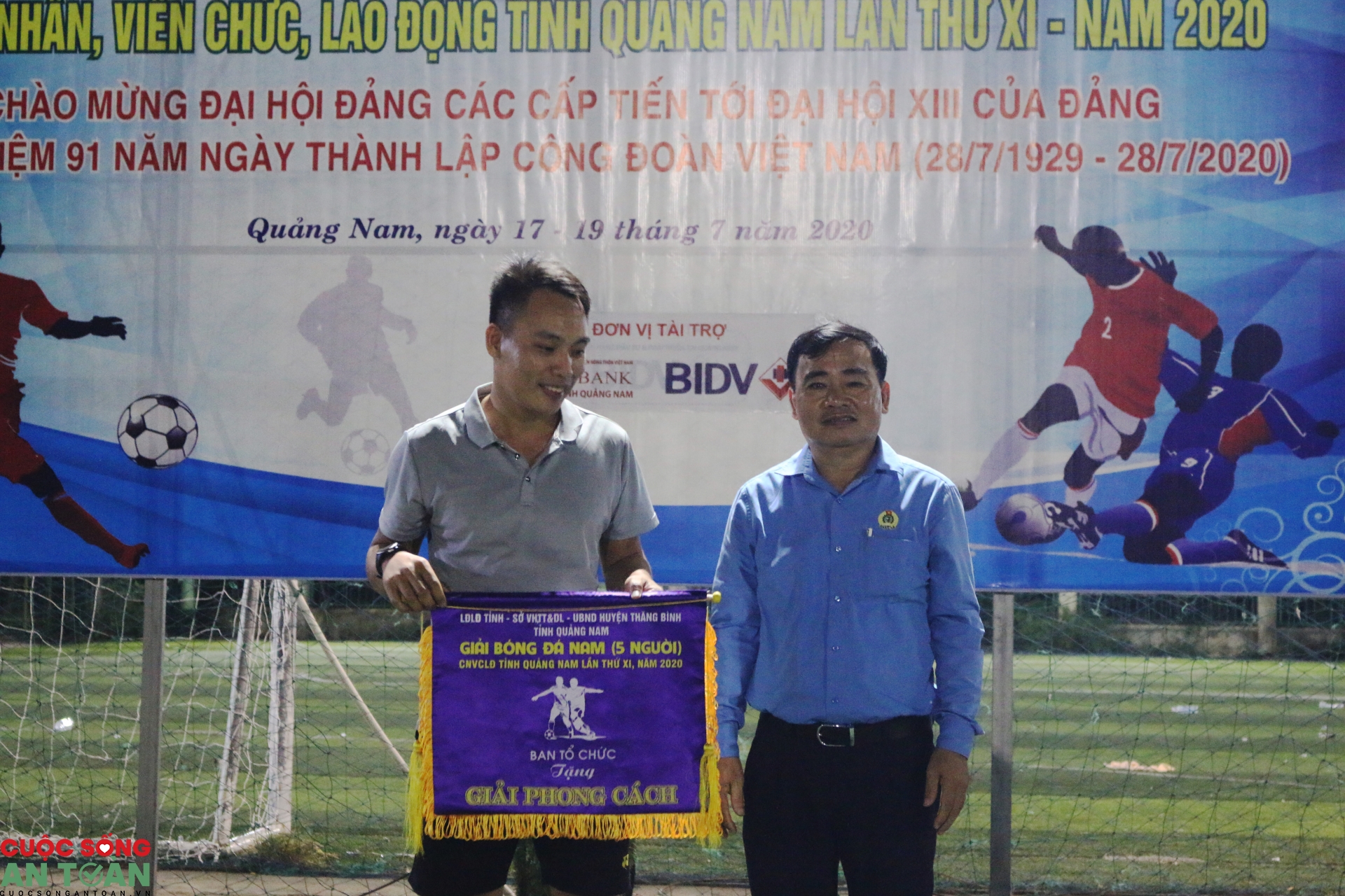 soi noi giai bong da nam cong nhan vien chuc lao dong tinh quang nam