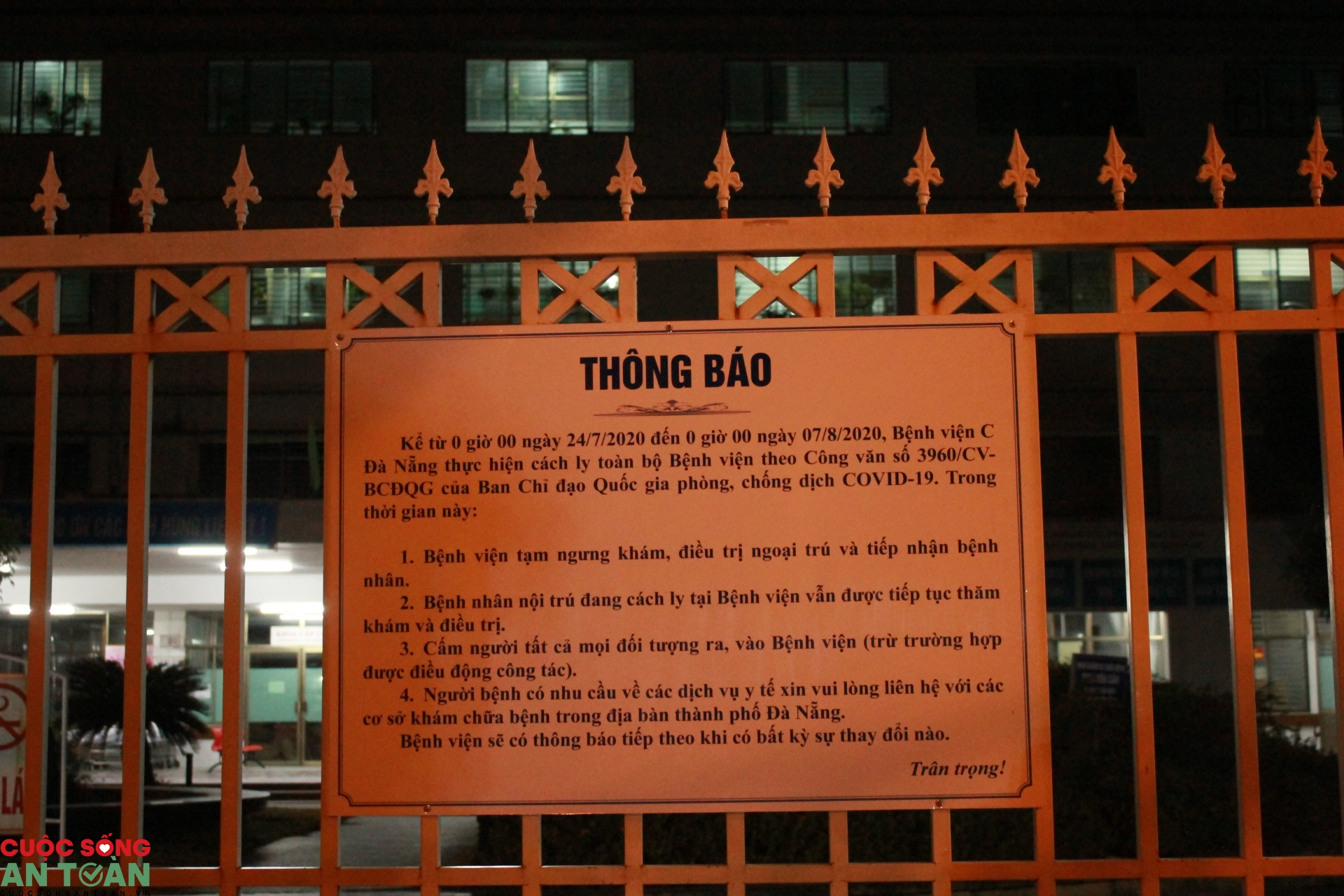 Đà Nẵng: Những hình ảnh đầu tiên về thời điểm phong tỏa 4 tuyến đường quanh 3 bệnh viện da nang nhung hinh anh dau tien ve thoi diem phong toa 4 tuyen duong quanh 3 benh vien