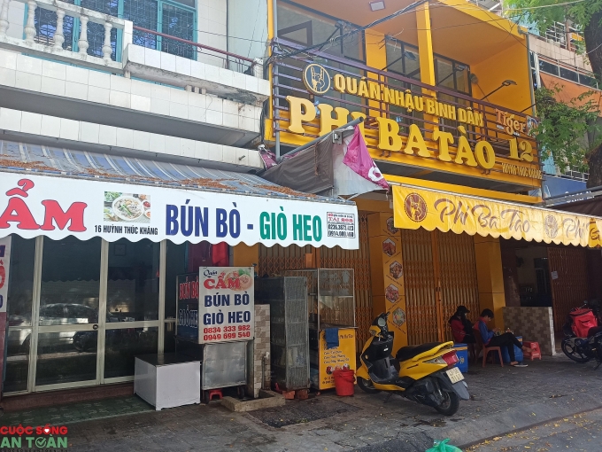 nhieu cua hang quan an da nang tranh thu truoc gio cam ban mang ve