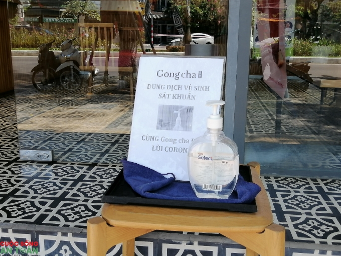 nhieu cua hang quan an da nang tranh thu truoc gio cam ban mang ve