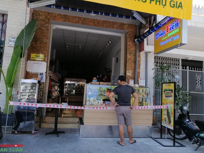 nhieu cua hang quan an da nang tranh thu truoc gio cam ban mang ve