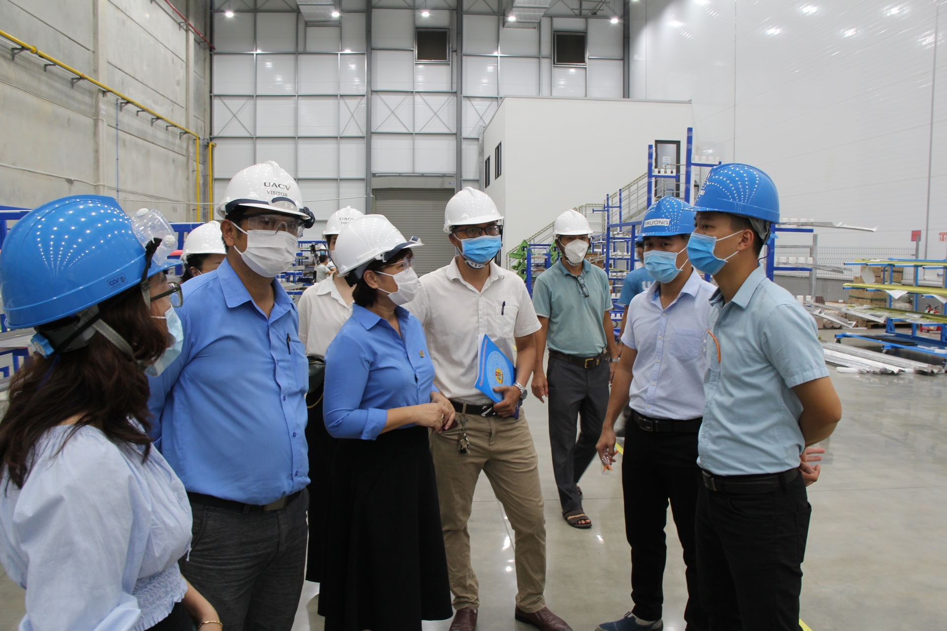 Đà Nẵng: Trao quà hỗ trợ các công nhân đang cách ly tại doanh nghiệp do Covid-19