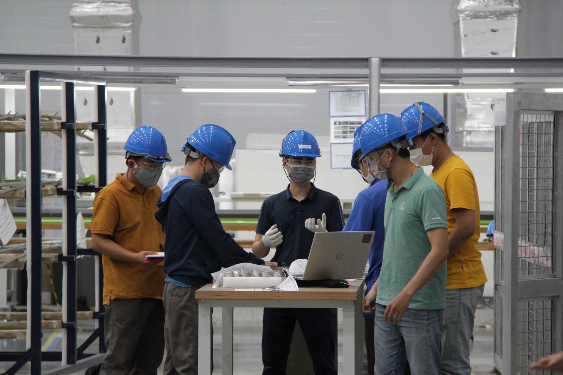 Đà Nẵng: Trao quà hỗ trợ các công nhân đang cách ly tại doanh nghiệp do Covid-19