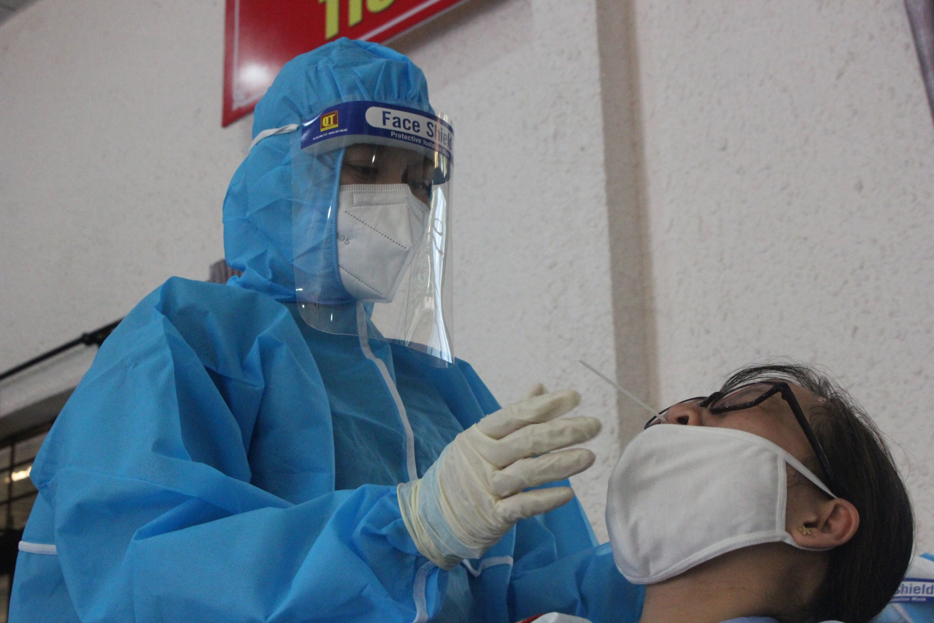 Giáng chức Phó Chánh Văn phòng Đoàn ĐBQH và HĐND TP Đà Nẵng đánh nhân viên y tế Giáng chức Phó Chánh Văn phòng Đoàn ĐBQH và HĐND TP Đà Nẵng đánh nhân viên y tế