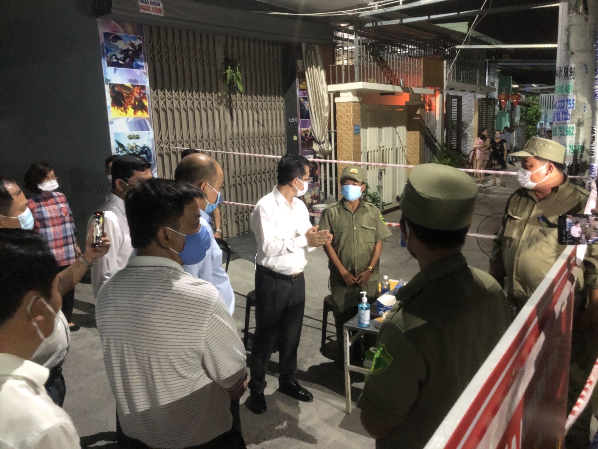 Công nhân trong khu giãn cách đồng lòng chống dịch Công nhân trong khu giãn cách đồng lòng chống dịch