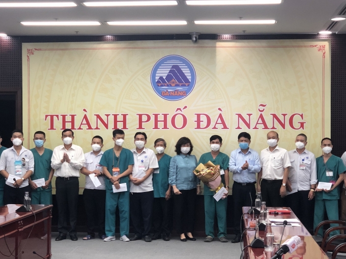 Đà Nẵng: Đoàn cán bộ y, bác sỹ và 5 xe cấp cứu của Đà Nẵng chi viện cho TP. HCM Đà Nẵng: Đoàn cán bộ y, bác sỹ và 5 xe cấp cứu của Đà Nẵng chi viện cho TP. HCM