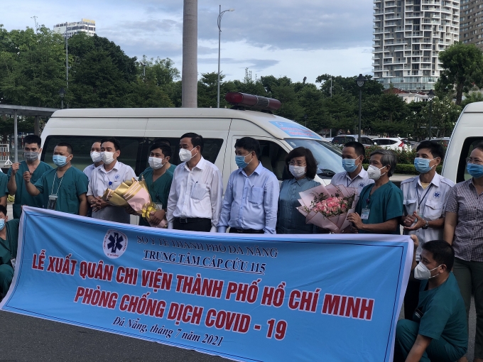 Đà Nẵng: Đoàn cán bộ y, bác sỹ và 5 xe cấp cứu của Đà Nẵng chi viện cho TP. HCM Đà Nẵng: Đoàn cán bộ y, bác sỹ và 5 xe cấp cứu của Đà Nẵng chi viện cho TP. HCM