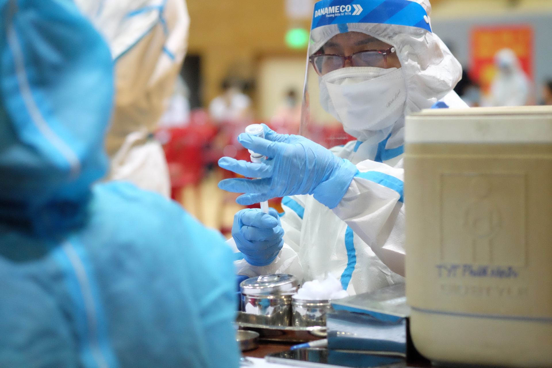 Đà Nẵng tạm dừng một điểm tiêm chủng vì người lao động đi không đúng giờ Đà Nẵng tạm dừng một điểm tiêm chủng vì người lao động đi không đúng giờ