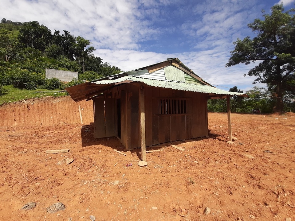 tre mam non o vung cao quang nam thieu truong hoc do lang di doi vi noi lo sat lo