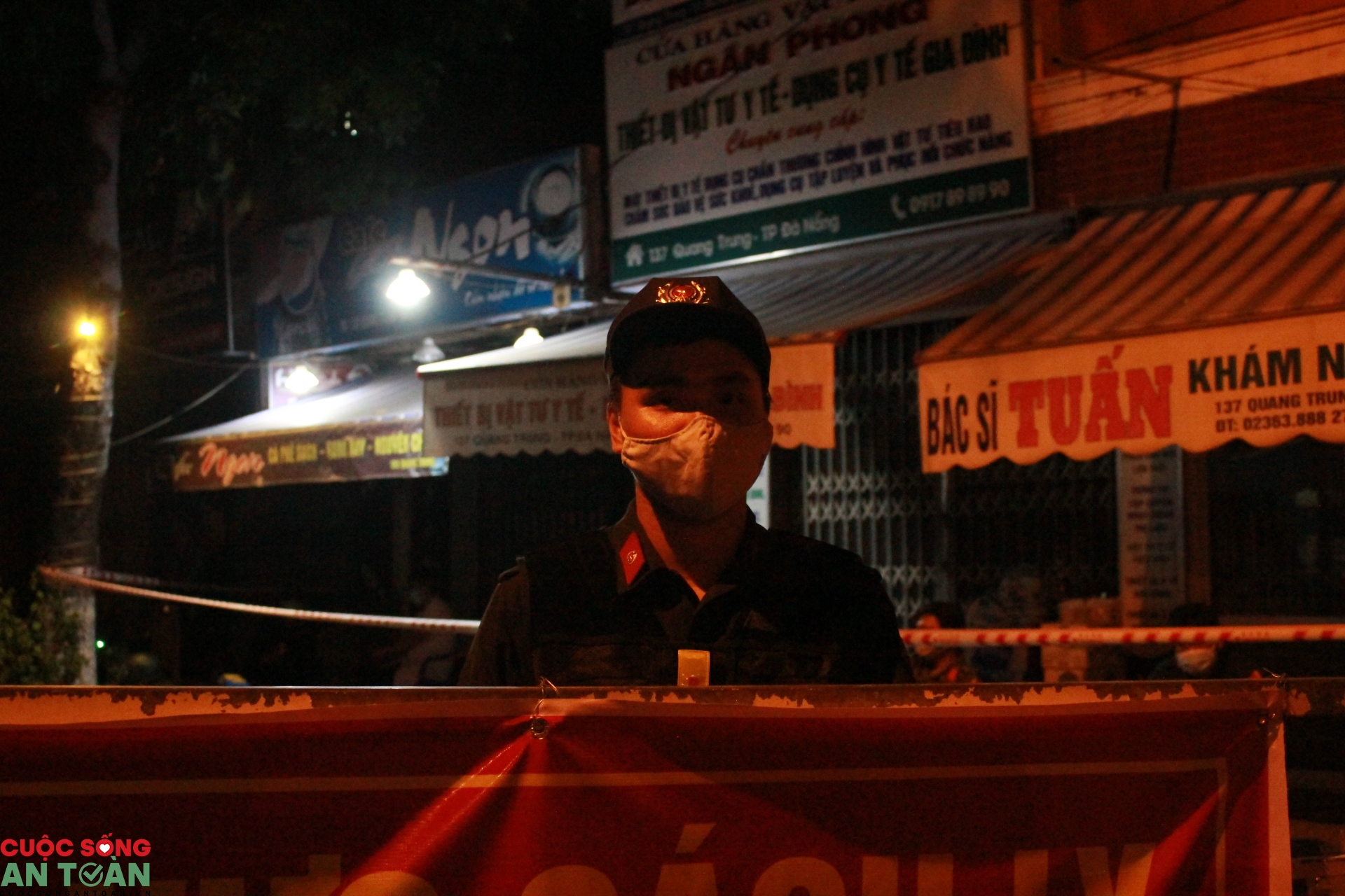 Những chiến sĩ trắng đêm nơi chốt chặn nhung chien si trang dem noi chot chan