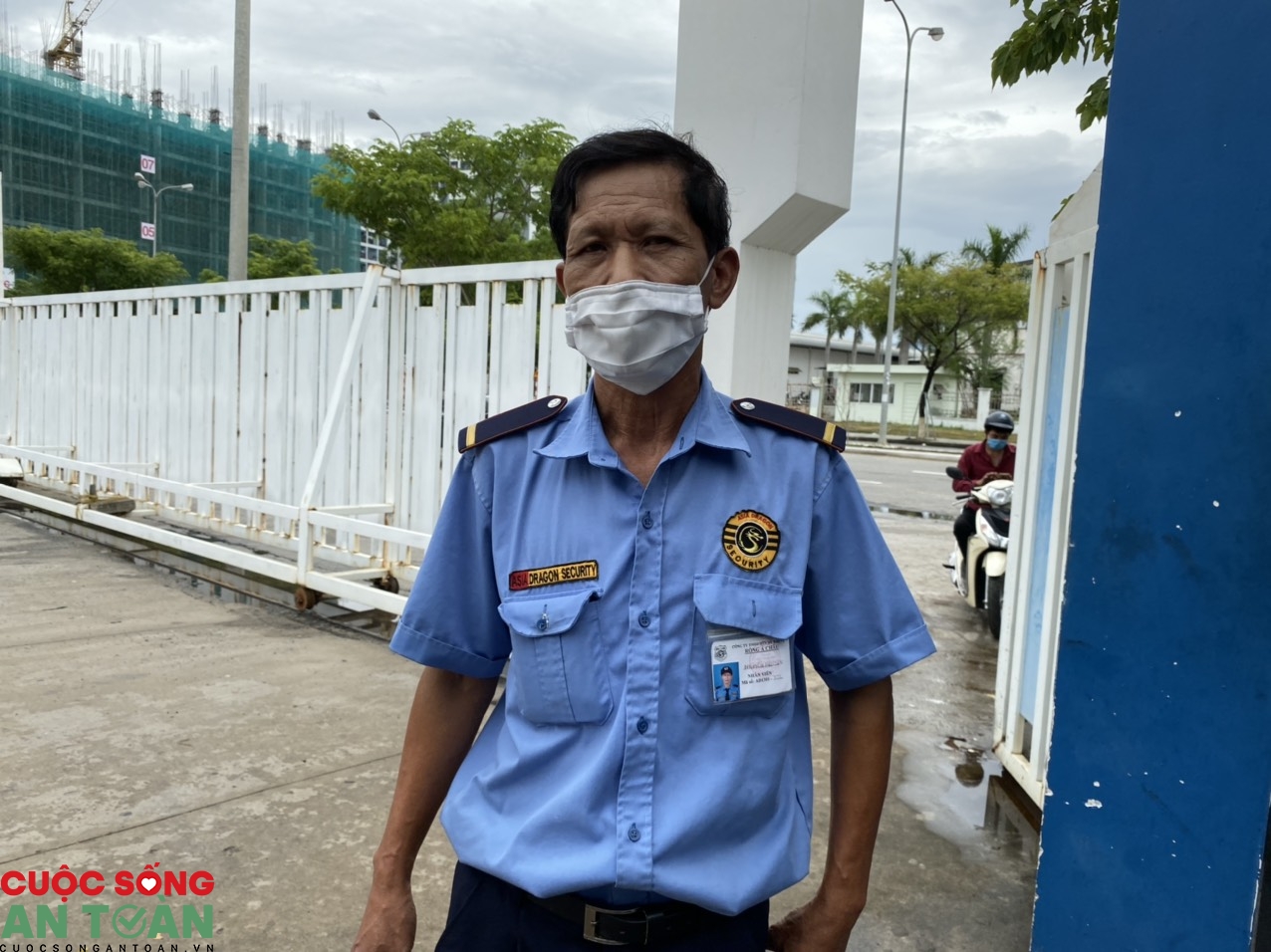 Đà Nẵng: Công nhân “đỏ mắt” chờ tiền hỗ trợ Covid-19 da nang cong nhan do mat cho tien ho tro covid 19