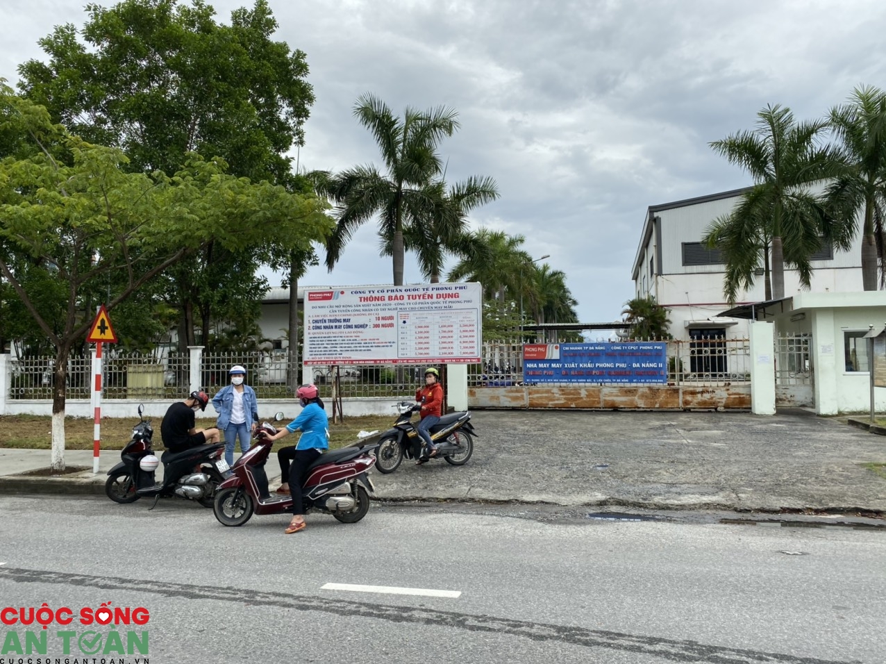 Đà Nẵng: Công nhân “đỏ mắt” chờ tiền hỗ trợ Covid-19