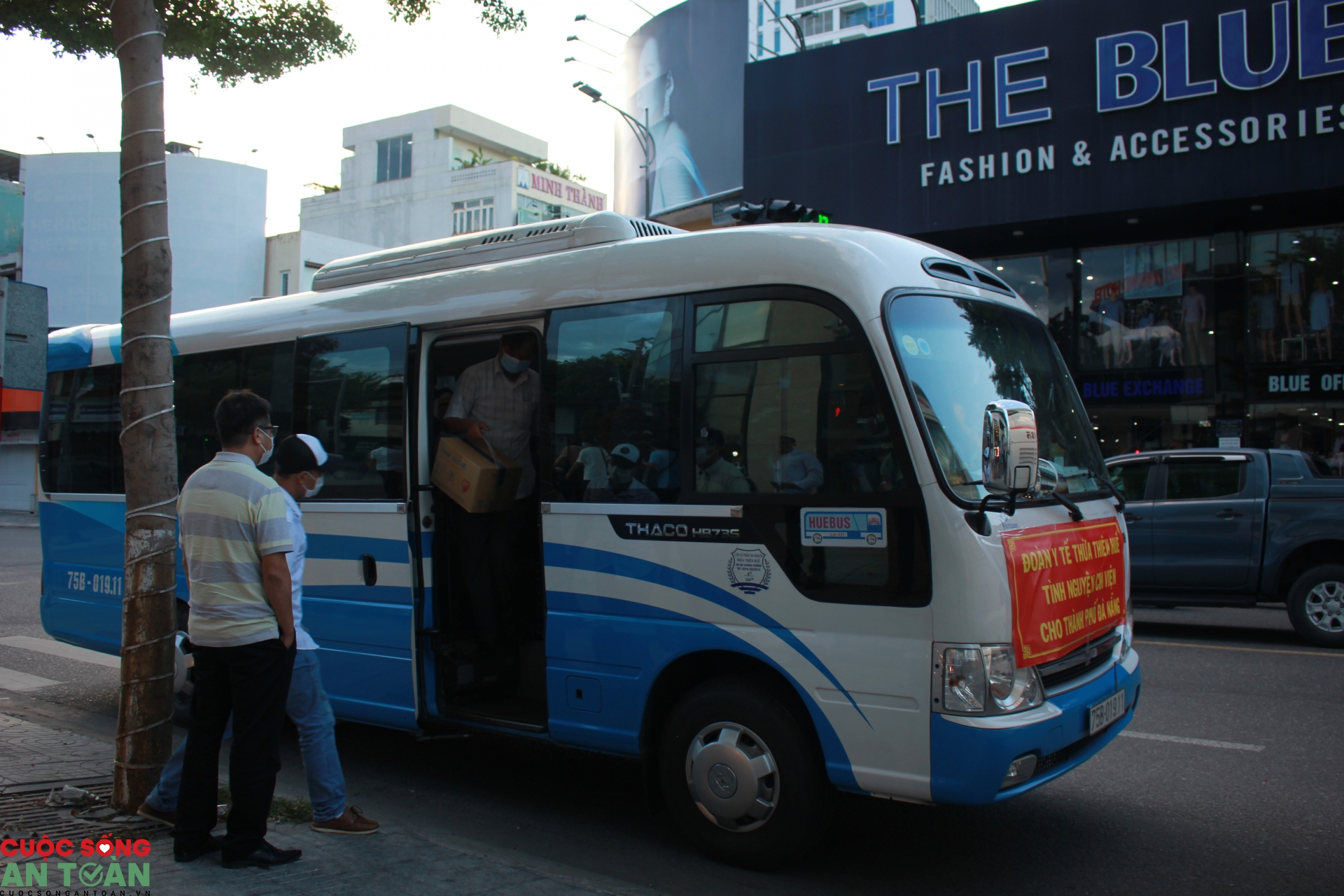 chung toi da san sang bao ve nang nhu hue