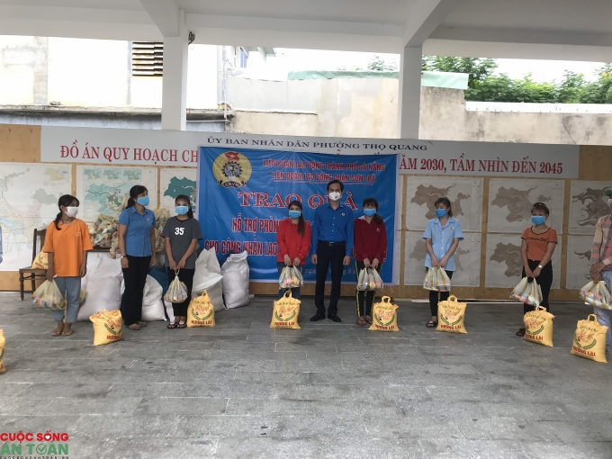 LĐLĐ TP Đà Nẵng: Nhiều hoạt động thiết thực đồng hành cùng người lao động mùa dịch LĐLĐ TP Đà Nẵng: Nhiều hoạt động thiết thực đồng hành cùng người lao động mùa dịch