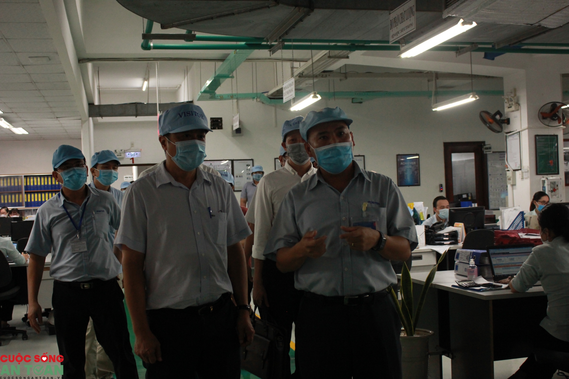 Bảo vệ sức khỏe người lao động để vừa chống dịch hiệu quả vừa sản xuất an toàn bao ve suc khoe nguoi lao dong de vua chong dich hieu qua san xuat an toan