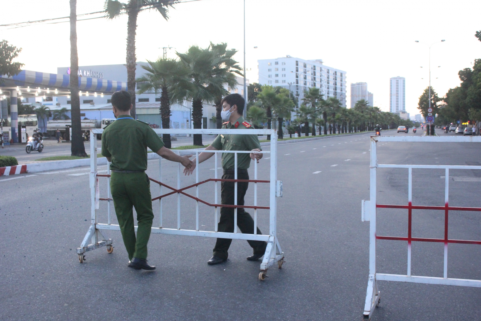 Giáng chức Phó Chánh Văn phòng Đoàn ĐBQH và HĐND TP Đà Nẵng đánh nhân viên y tế Giáng chức Phó Chánh Văn phòng Đoàn ĐBQH và HĐND TP Đà Nẵng đánh nhân viên y tế