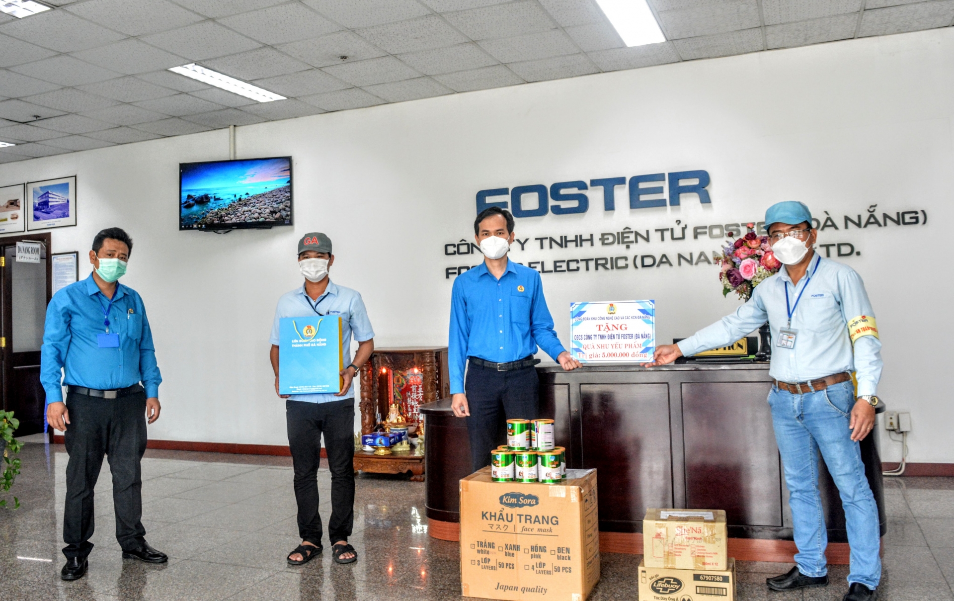 Đà Nẵng thăm, tặng quà đoàn viên, người lao động làm việc “3 tại chỗ”