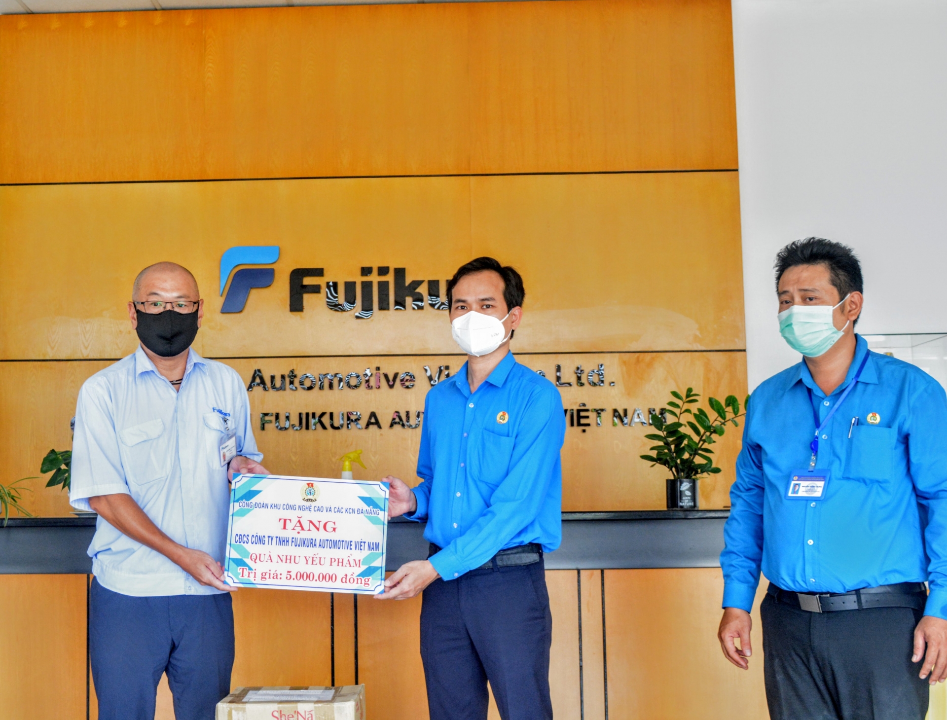 Đà Nẵng thăm, tặng quà đoàn viên, người lao động làm việc “3 tại chỗ”