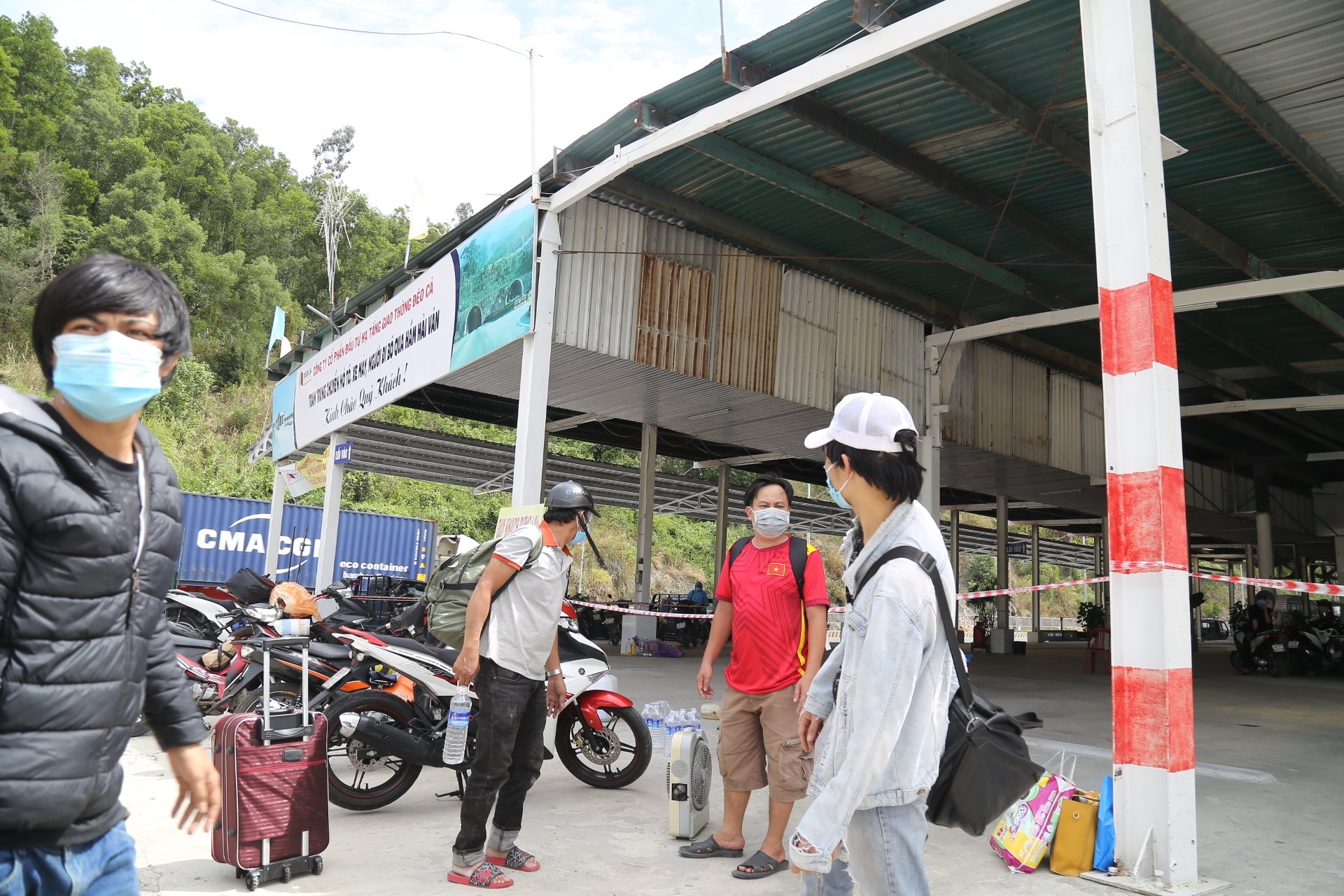 Kết có hậu cho nhóm 23 công dân Huế mắc kẹt tại Trạm trung chuyển Đà Nẵng Kết có hậu cho nhóm 23 công dân Huế mắc kẹt tại Trạm trung chuyển Đà Nẵng