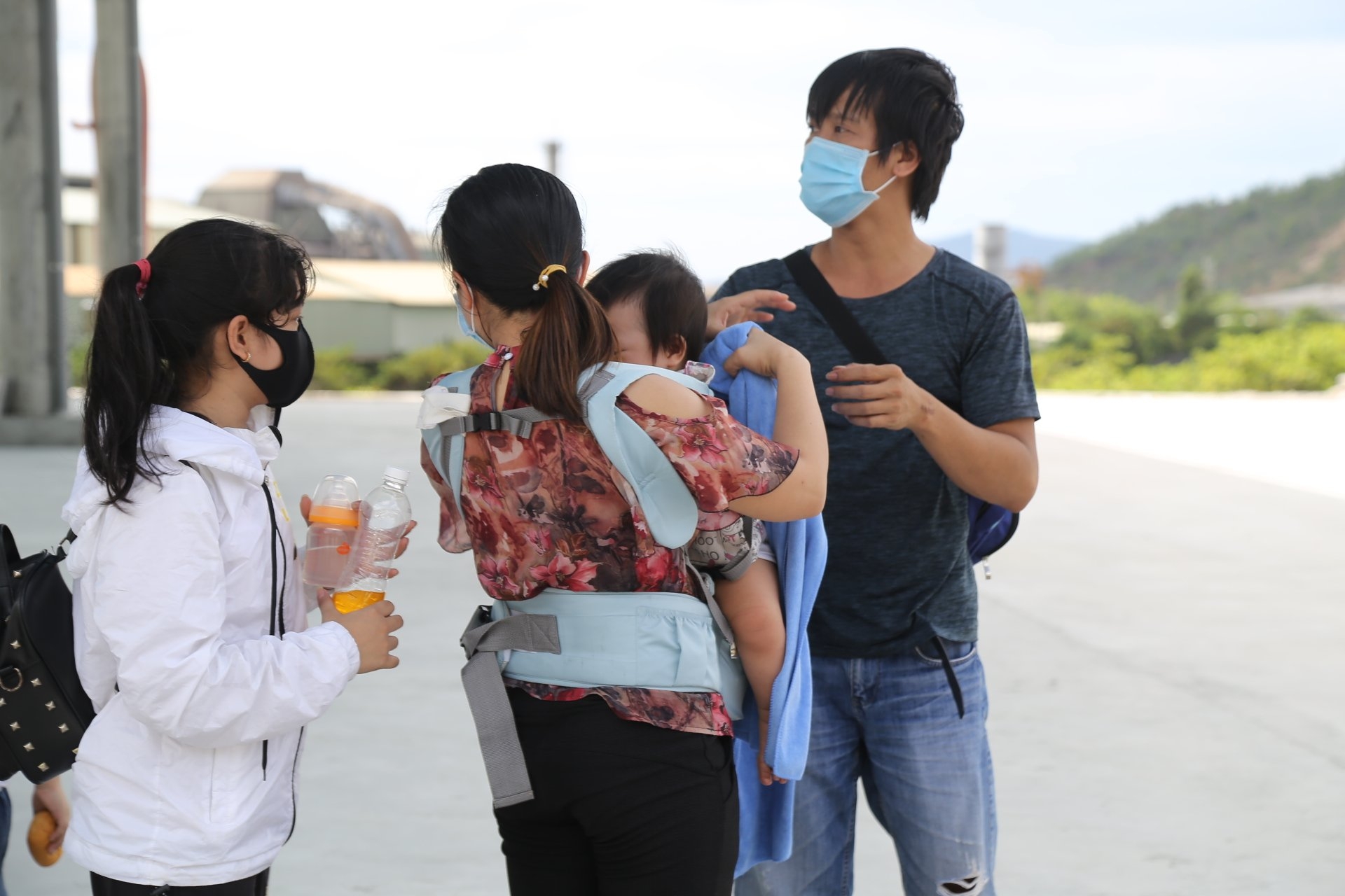 Kết có hậu cho nhóm 23 công dân Huế mắc kẹt tại Trạm trung chuyển Đà Nẵng Kết có hậu cho nhóm 23 công dân Huế mắc kẹt tại Trạm trung chuyển Đà Nẵng