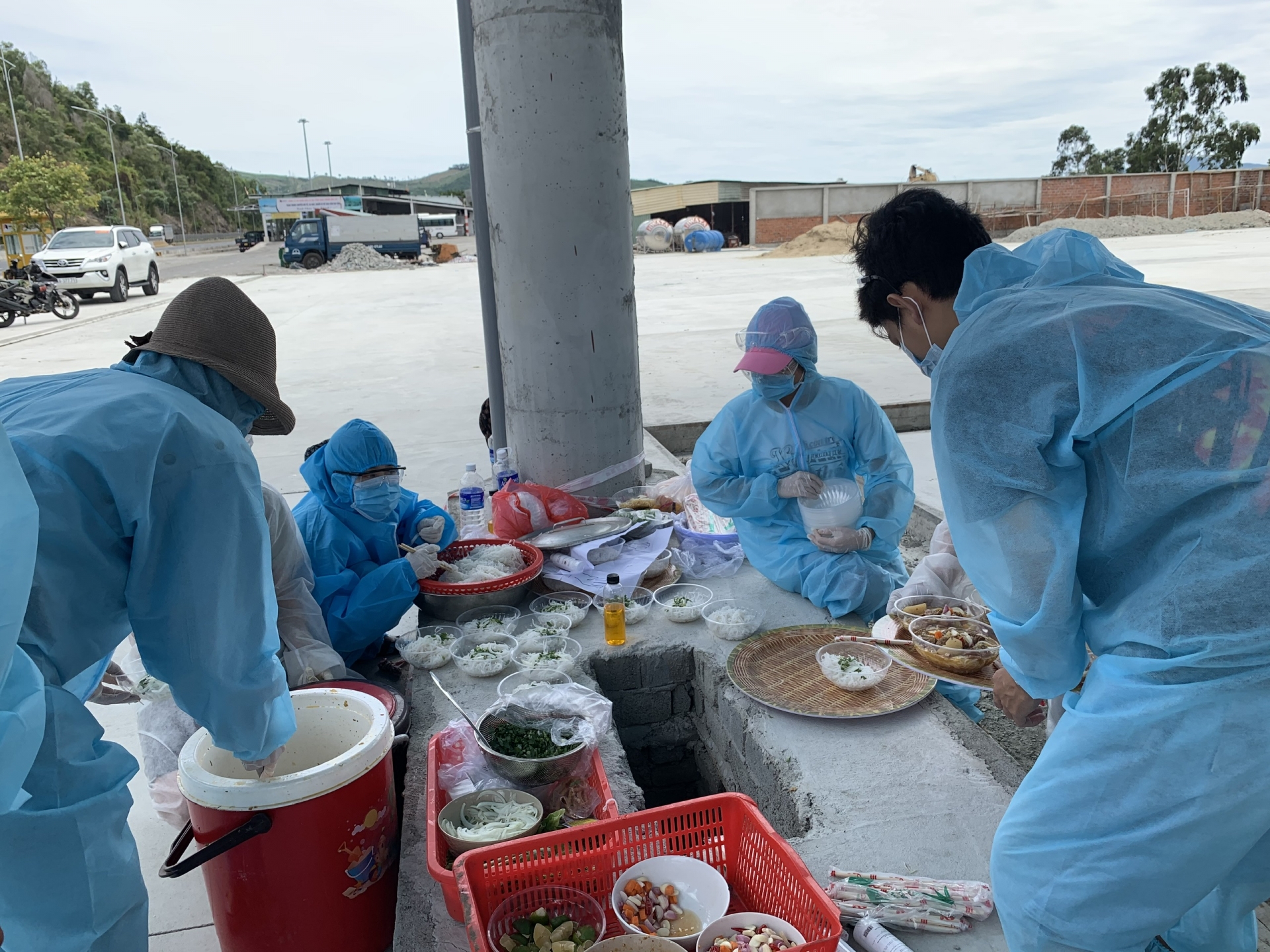 Kết có hậu cho nhóm 23 công dân Huế mắc kẹt tại Trạm trung chuyển Đà Nẵng Kết có hậu cho nhóm 23 công dân Huế mắc kẹt tại Trạm trung chuyển Đà Nẵng