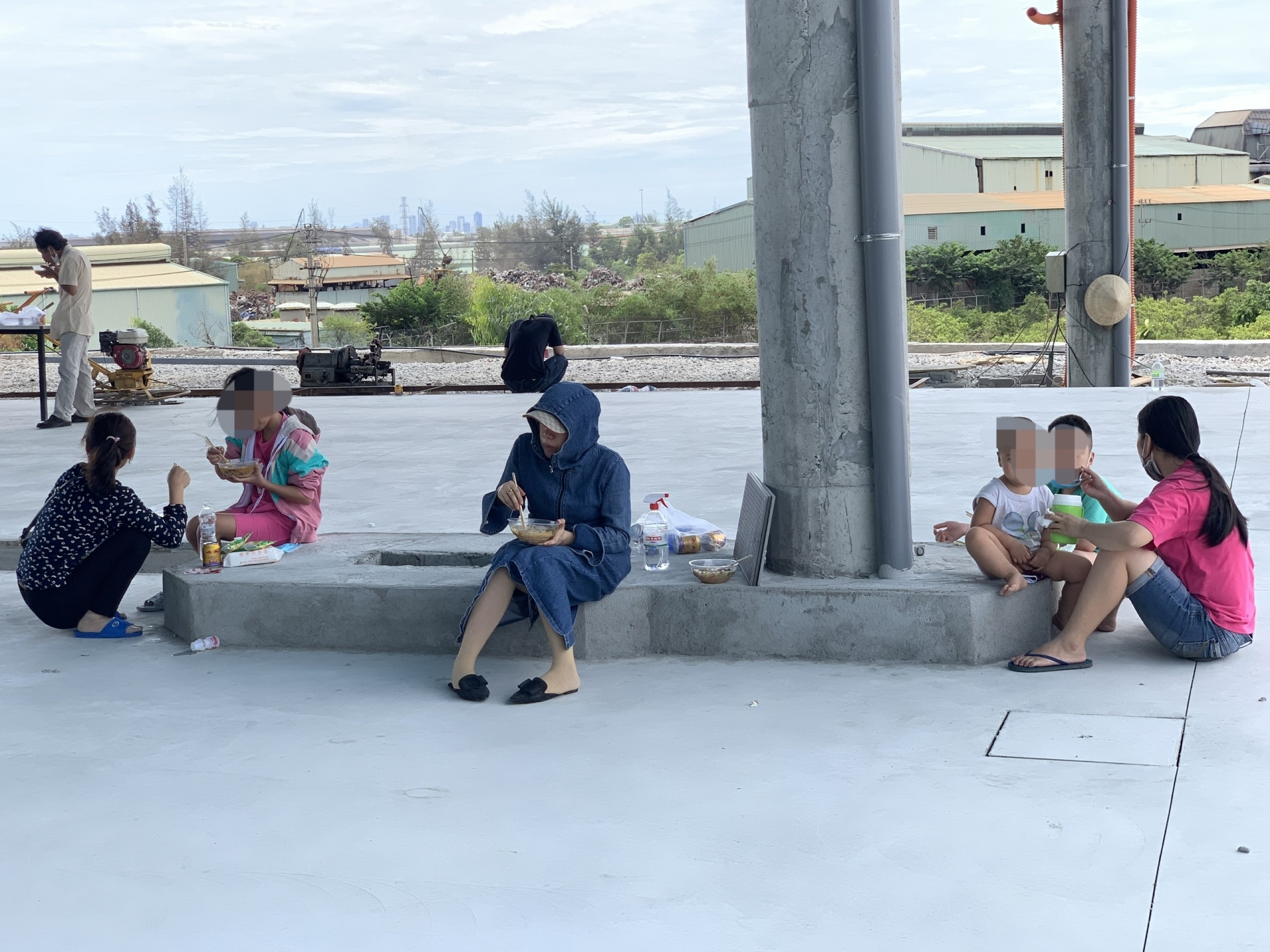 Kết có hậu cho nhóm 23 công dân Huế mắc kẹt tại Trạm trung chuyển Đà Nẵng Kết có hậu cho nhóm 23 công dân Huế mắc kẹt tại Trạm trung chuyển Đà Nẵng