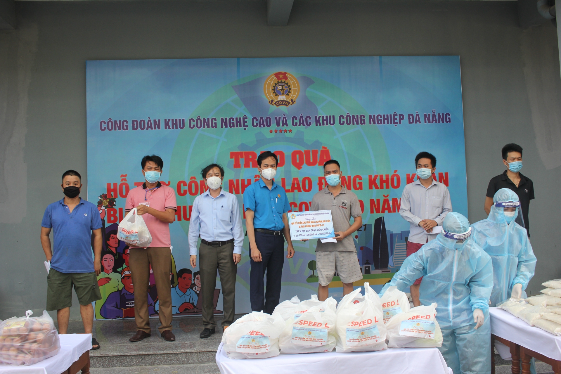 Đà Nẵng: Hỗ trợ công nhân lao động tại các tổ tự quản, khu phong tỏa và khu cách ly Đà Nẵng: Hỗ trợ công nhân lao động tại các tổ tự quản, khu phong tỏa và khu cách ly