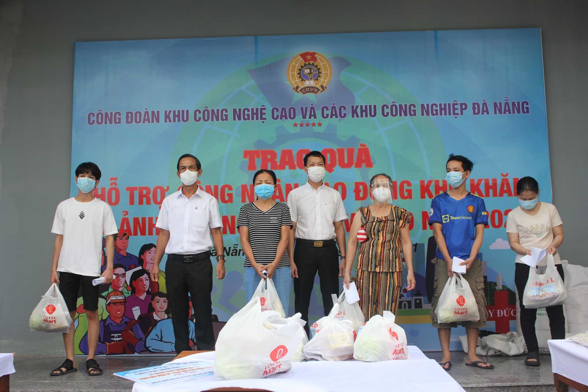 Đà Nẵng: Hỗ trợ công nhân lao động tại các tổ tự quản, khu phong tỏa và khu cách ly Đà Nẵng: Hỗ trợ công nhân lao động tại các tổ tự quản, khu phong tỏa và khu cách ly