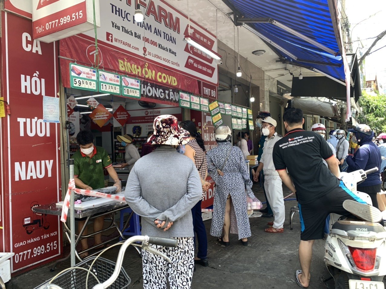 Bất chấp khuyến cáo, người dân Đà Nẵng ồ ạt đi dự trữ đồ Bất chấp khuyến cáo, người dân Đà Nẵng ồ ạt đi dự trữ đồ