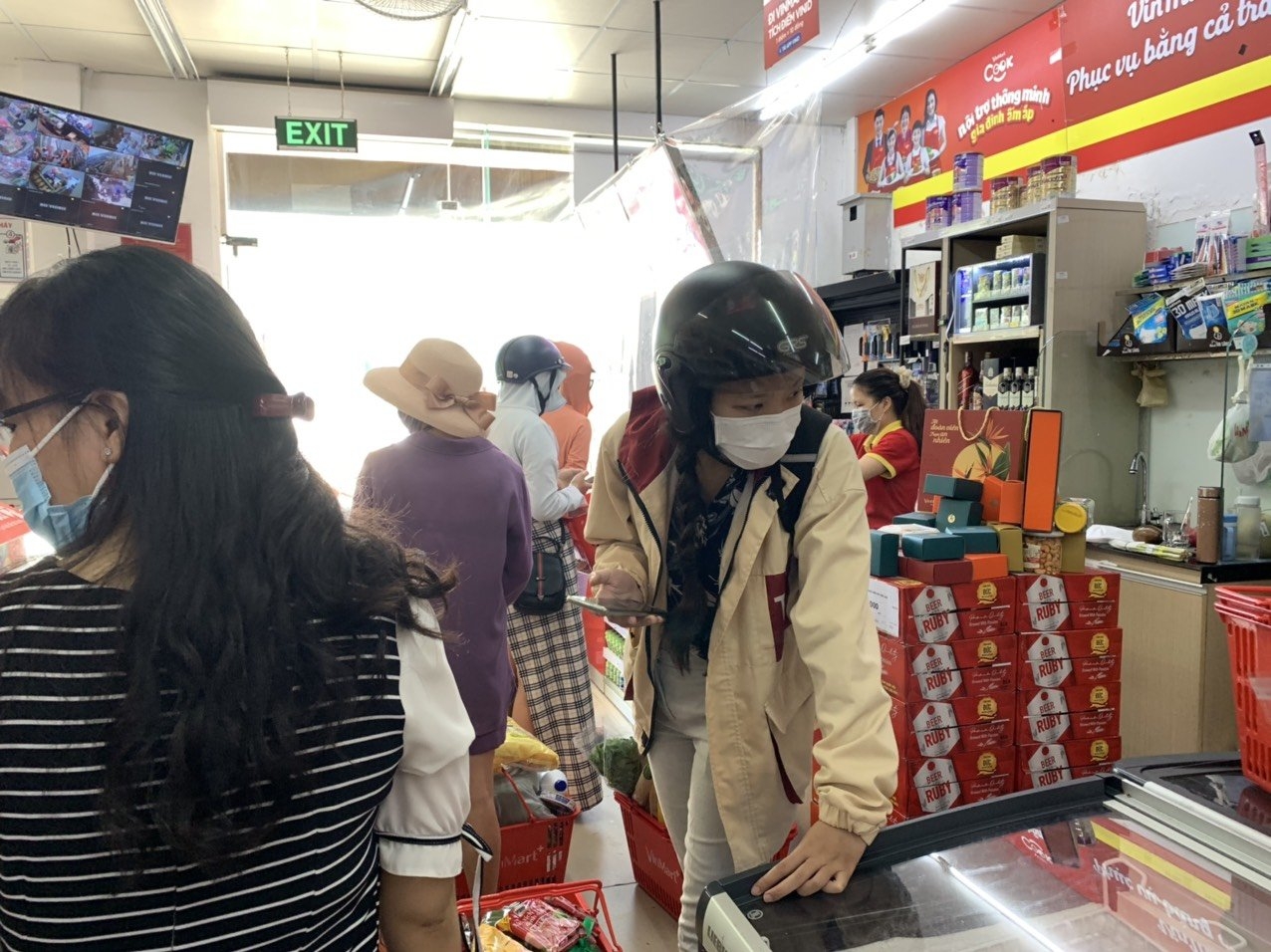 Bất chấp khuyến cáo, người dân Đà Nẵng ồ ạt đi dự trữ đồ Bất chấp khuyến cáo, người dân Đà Nẵng ồ ạt đi dự trữ đồ