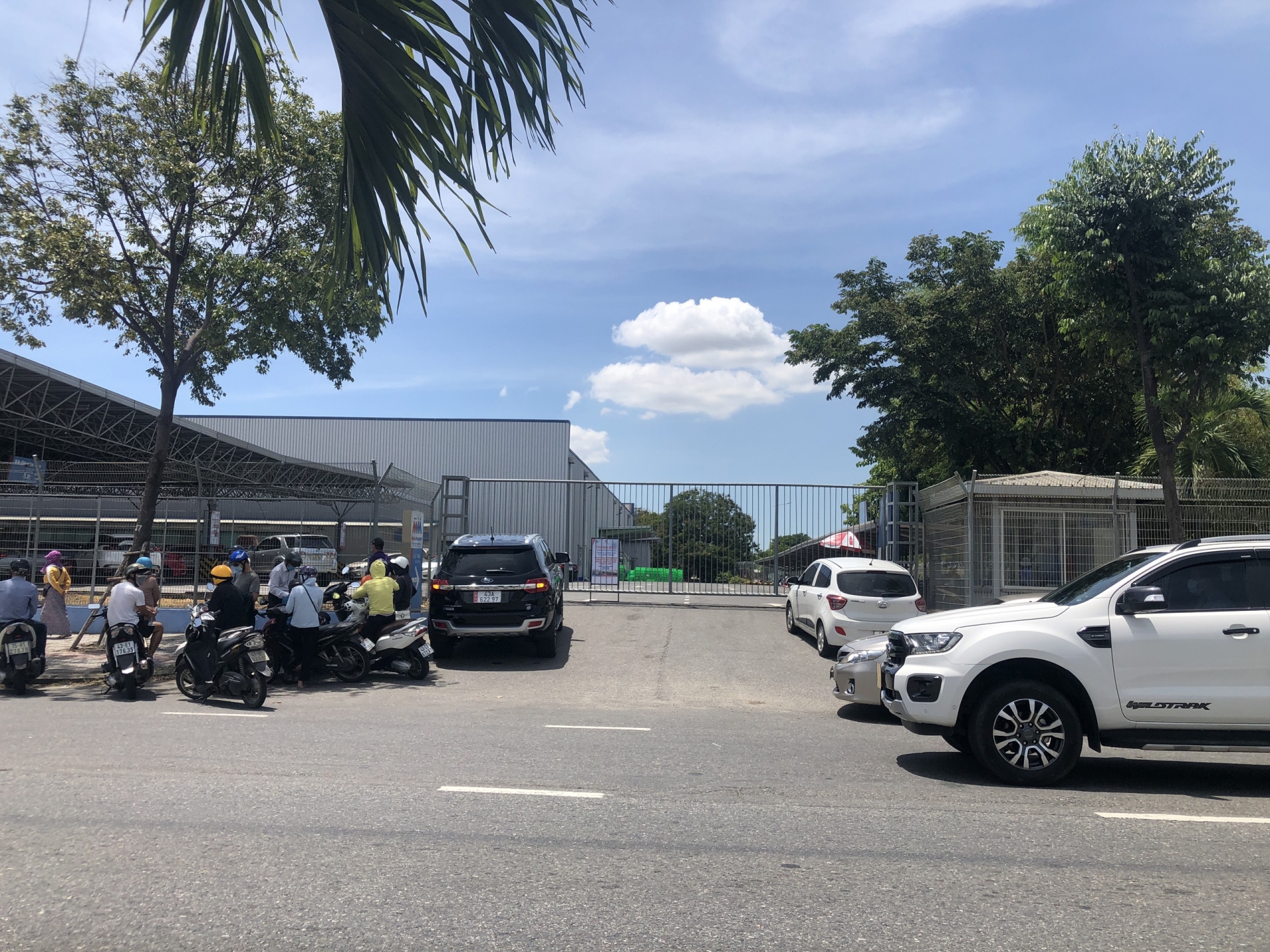 Bất chấp khuyến cáo, người dân Đà Nẵng ồ ạt đi dự trữ đồ Bất chấp khuyến cáo, người dân Đà Nẵng ồ ạt đi dự trữ đồ