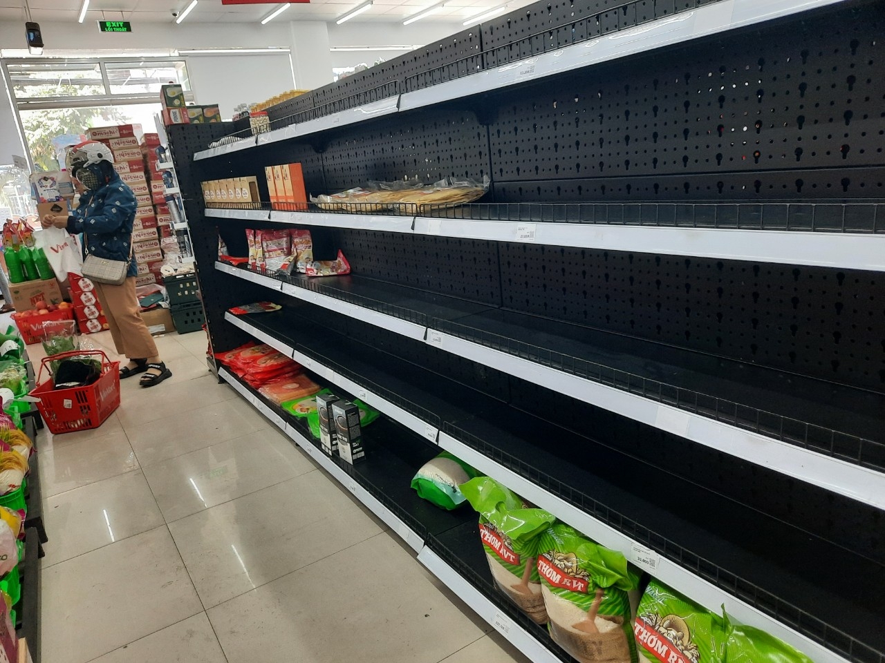 Bất chấp khuyến cáo, người dân Đà Nẵng ồ ạt đi dự trữ đồ Bất chấp khuyến cáo, người dân Đà Nẵng ồ ạt đi dự trữ đồ