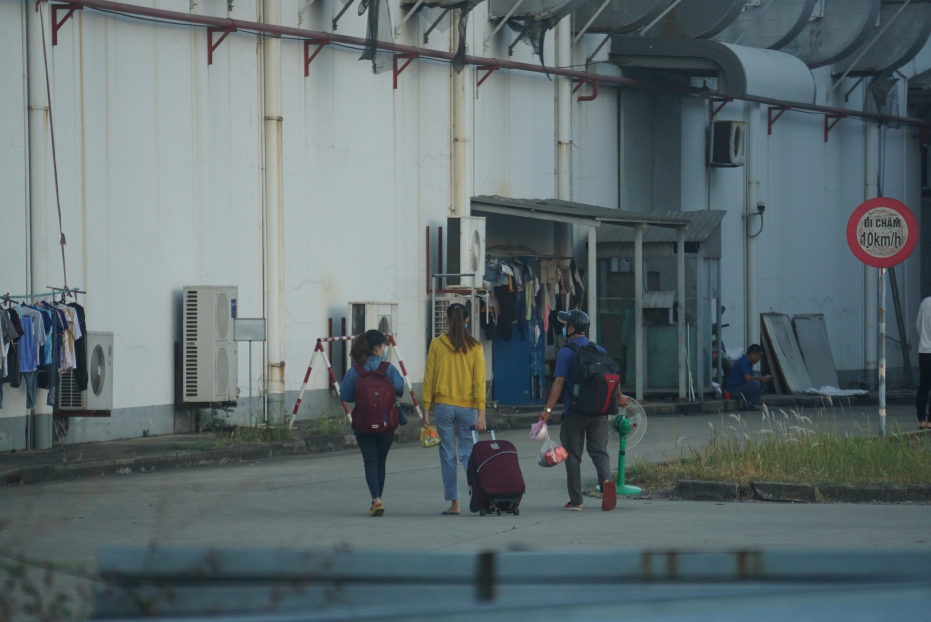 Tiếp tục 10 ngày "phong thành", Đà Nẵng cho phép giao ca "3 tại chỗ" ở các công ty Tiếp tục 10 ngày "phong thành", Đà Nẵng cho phép giao ca "3 tại chỗ" ở các công ty