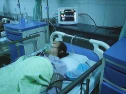 phau thuat thanh cong lay vien soi sieu to khong lo cho cu ba 84 tuoi